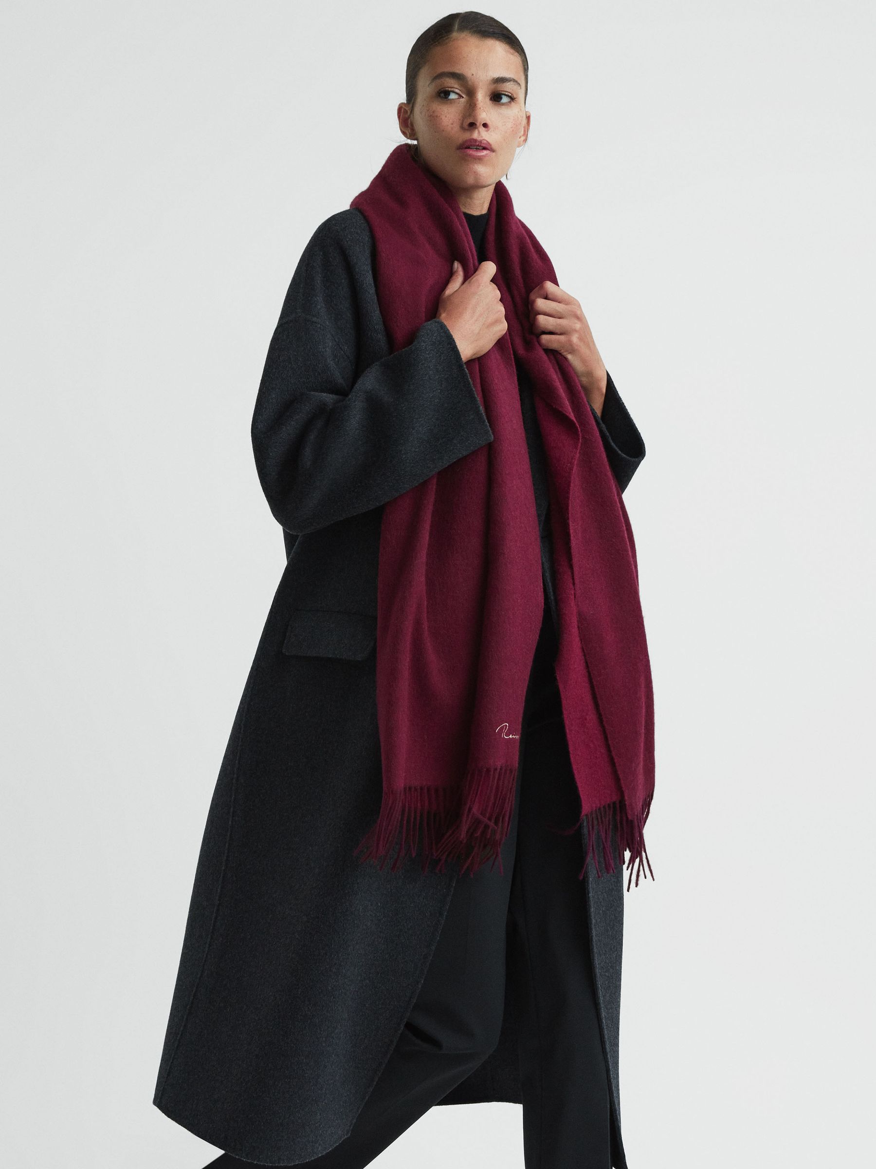Wool-Cashmere Scarf in Bordeaux - Image 3 of 5