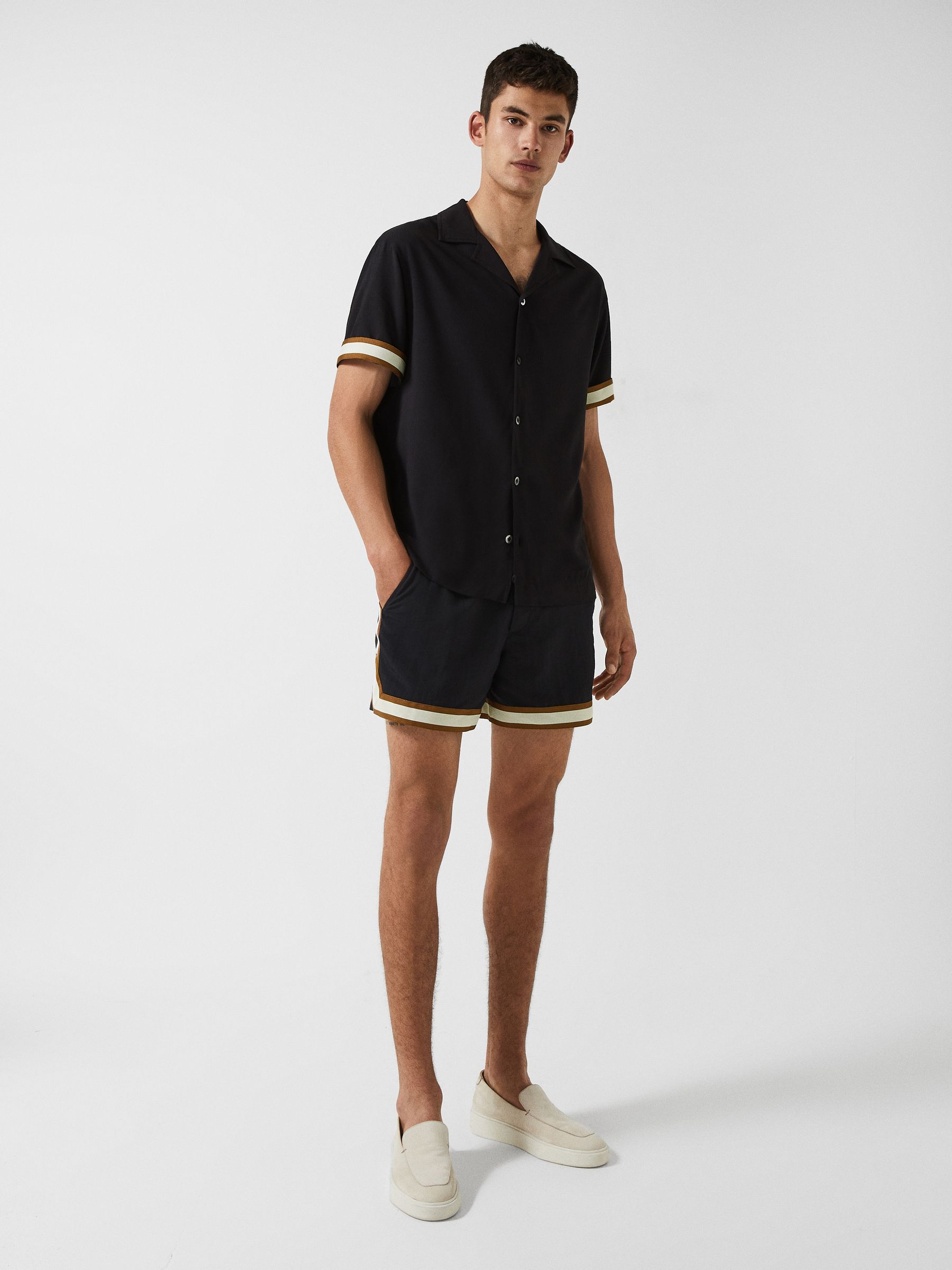 Che Contrast Cuff Cuban Collar Shirt in Black - Image 3 of 7