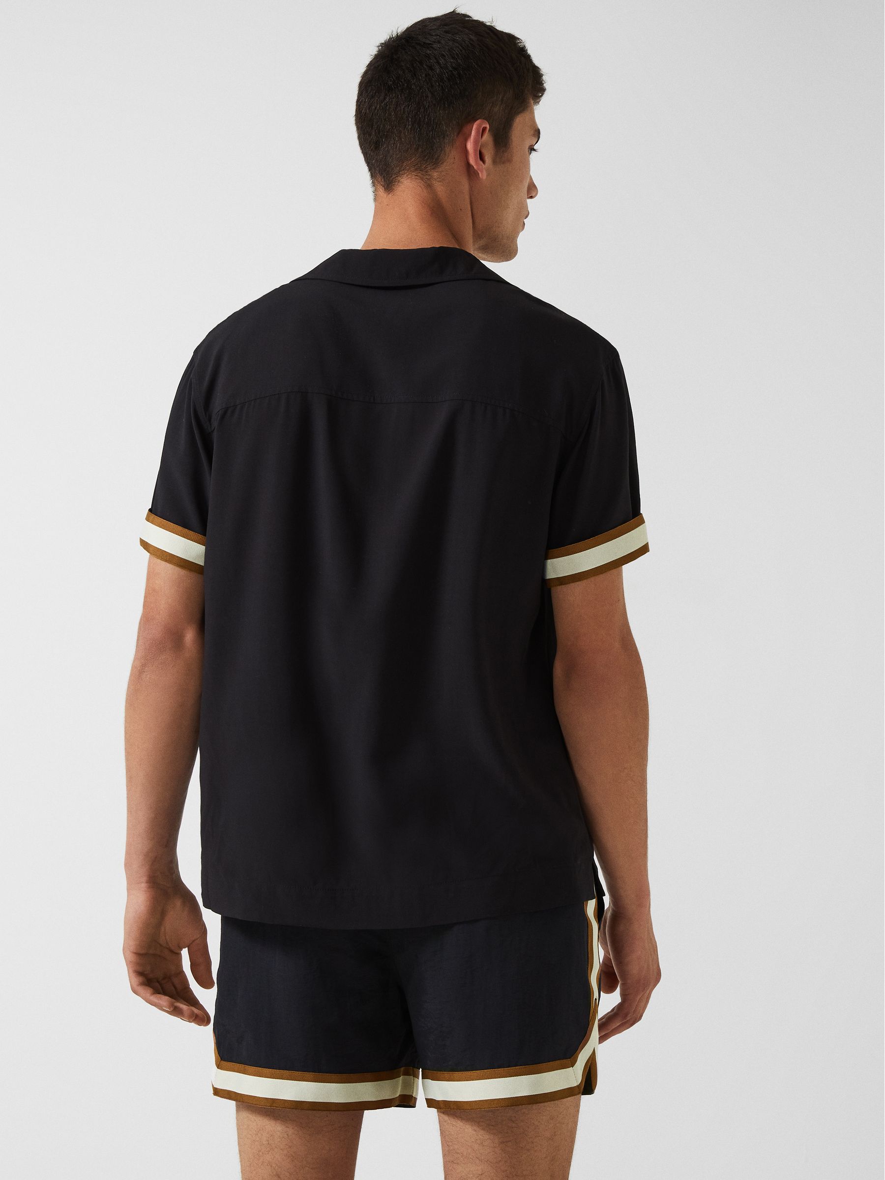 Che Contrast Cuff Cuban Collar Shirt in Black - Image 5 of 7