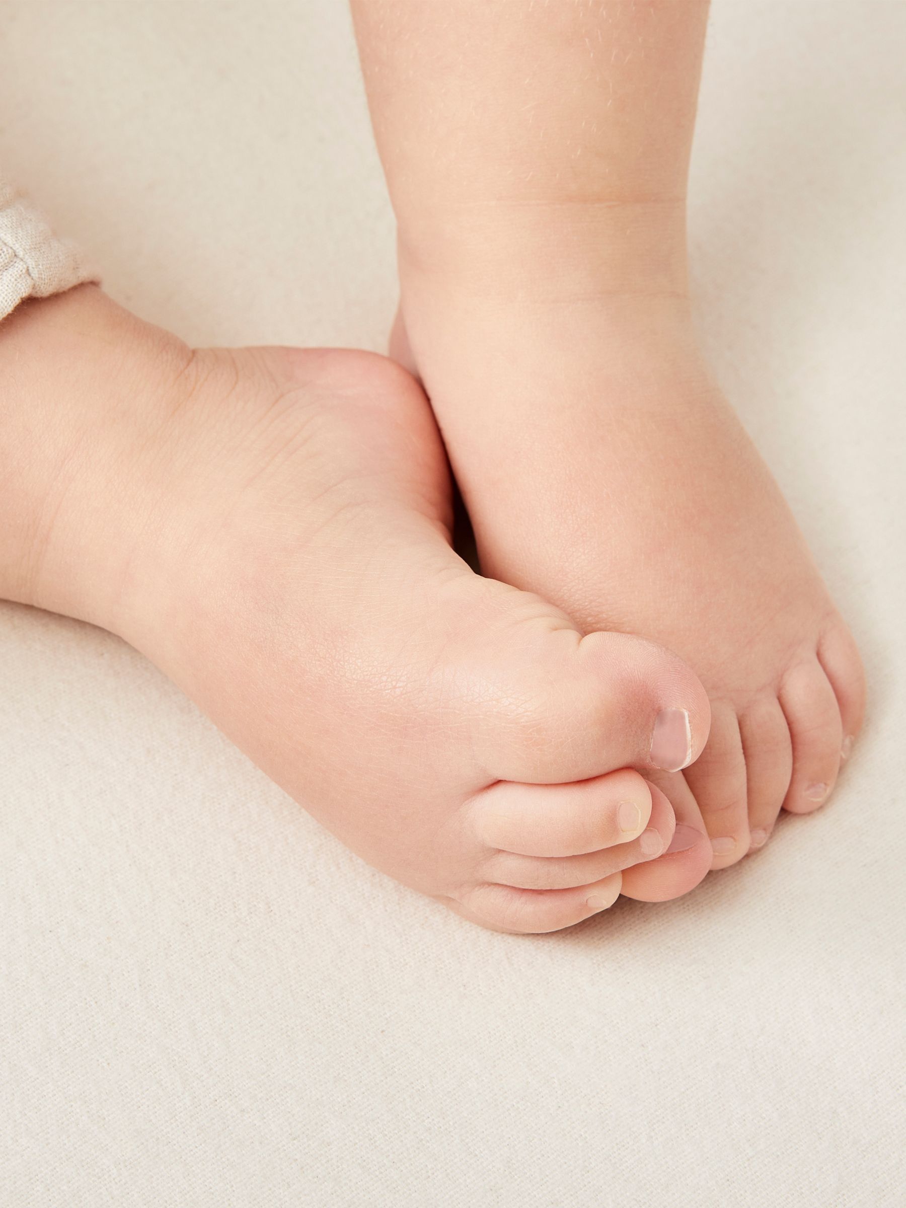 The Little Green Sheep Natural Kids Waterproof 100% Cotton Mattress Protector - Image 5 of 5