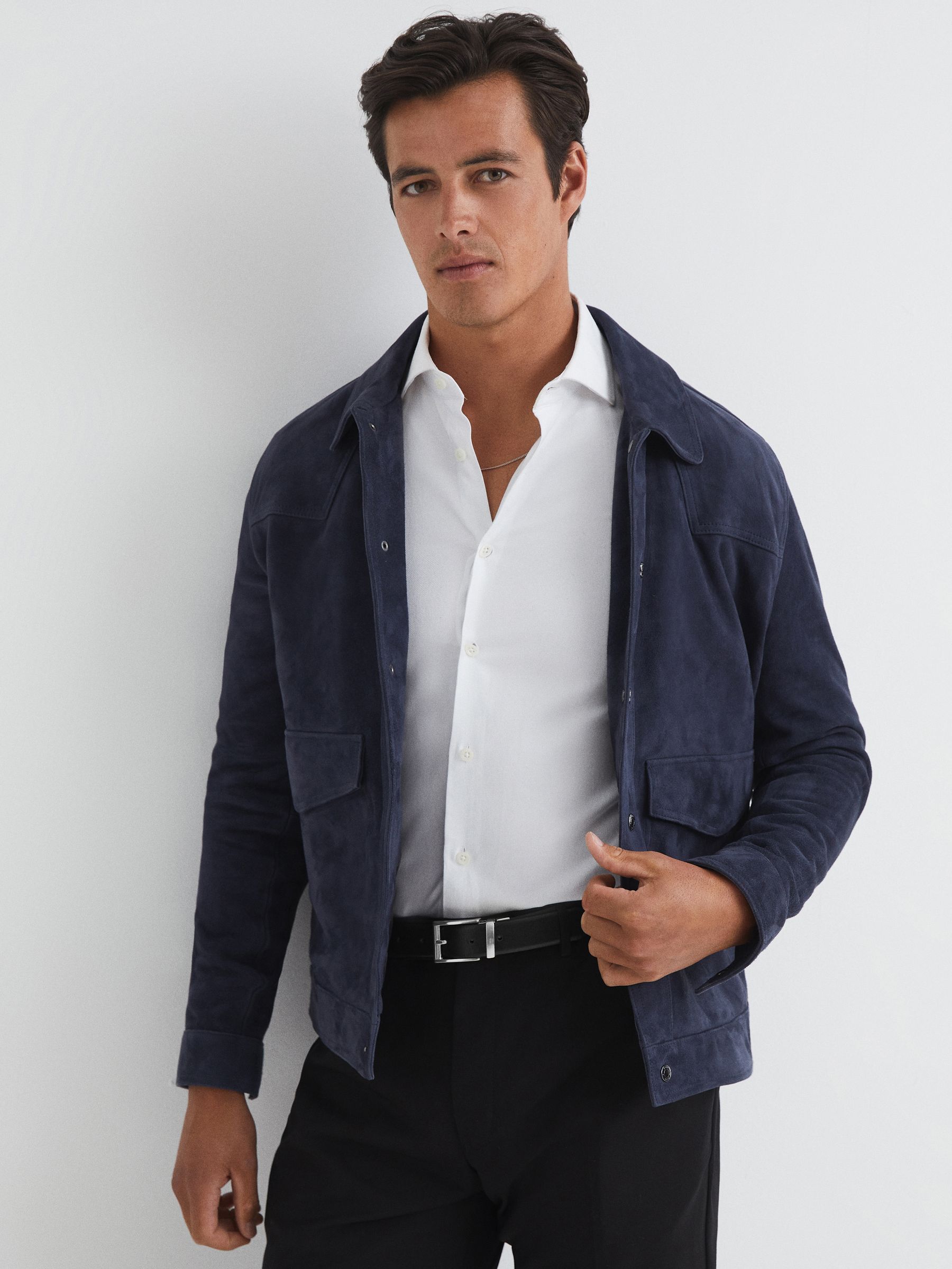 أسود - حزام جلد بوجهين Ricky Reversible من Reiss - صورة 2 من 5 أسود - حزام جلد بوجهين Ricky Reversible من Reiss - صورة 2 من 5