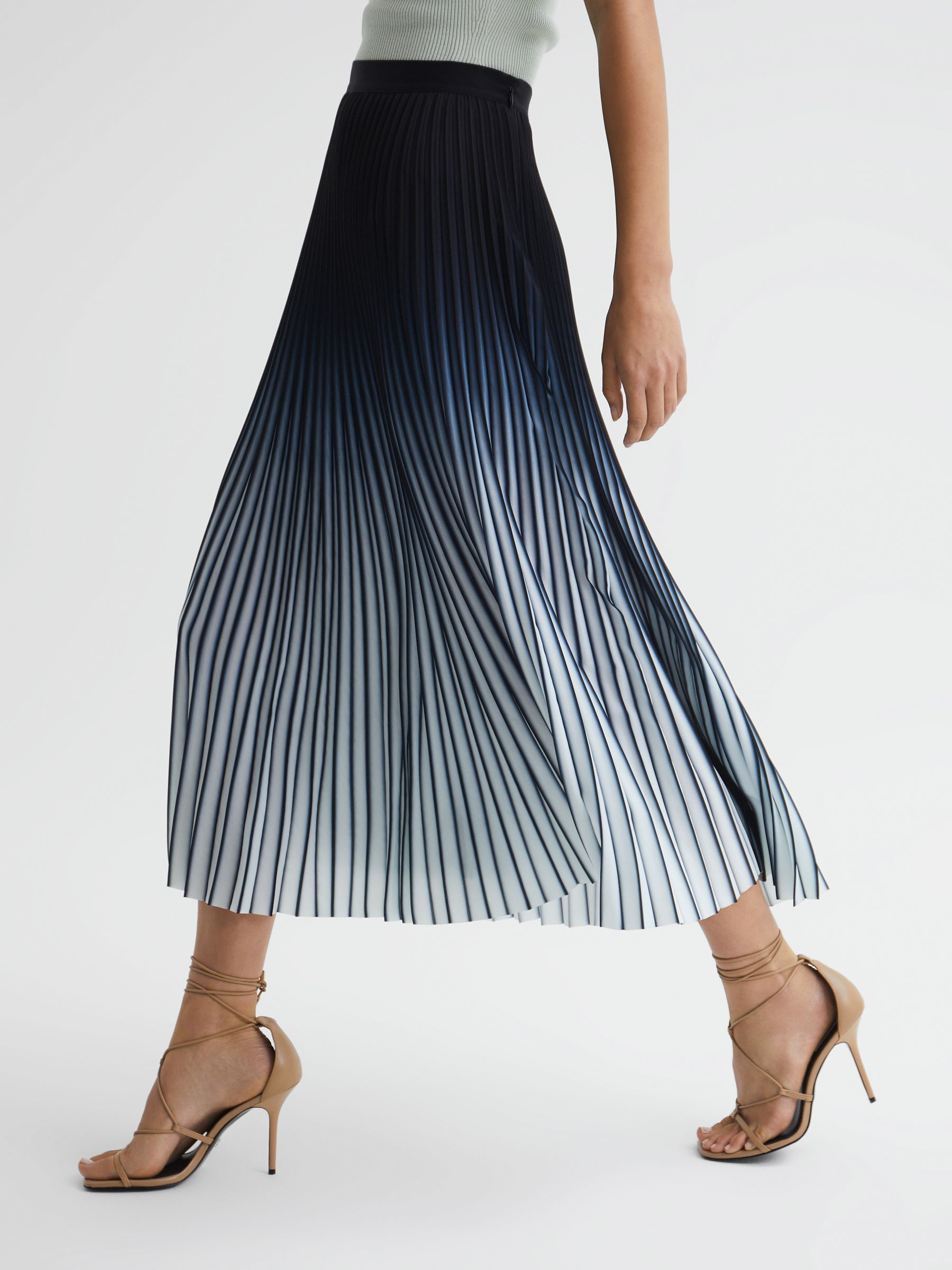 【REISS】Marlie プリーツマキシスカート バーガンディ/ブラック Reiss Ombré Pleated Midi Skirt in Black/Pink | REISS