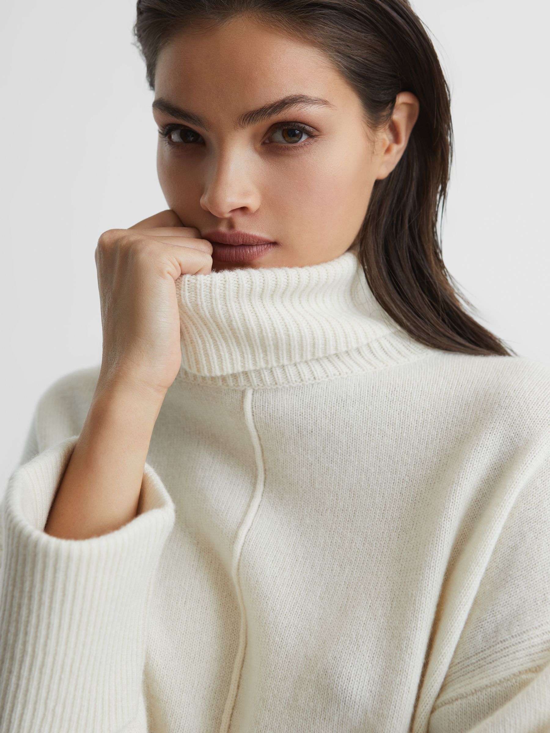 Casual Wool-Cashmere Roll Neck Jumper in Cream - Image 6 of 7