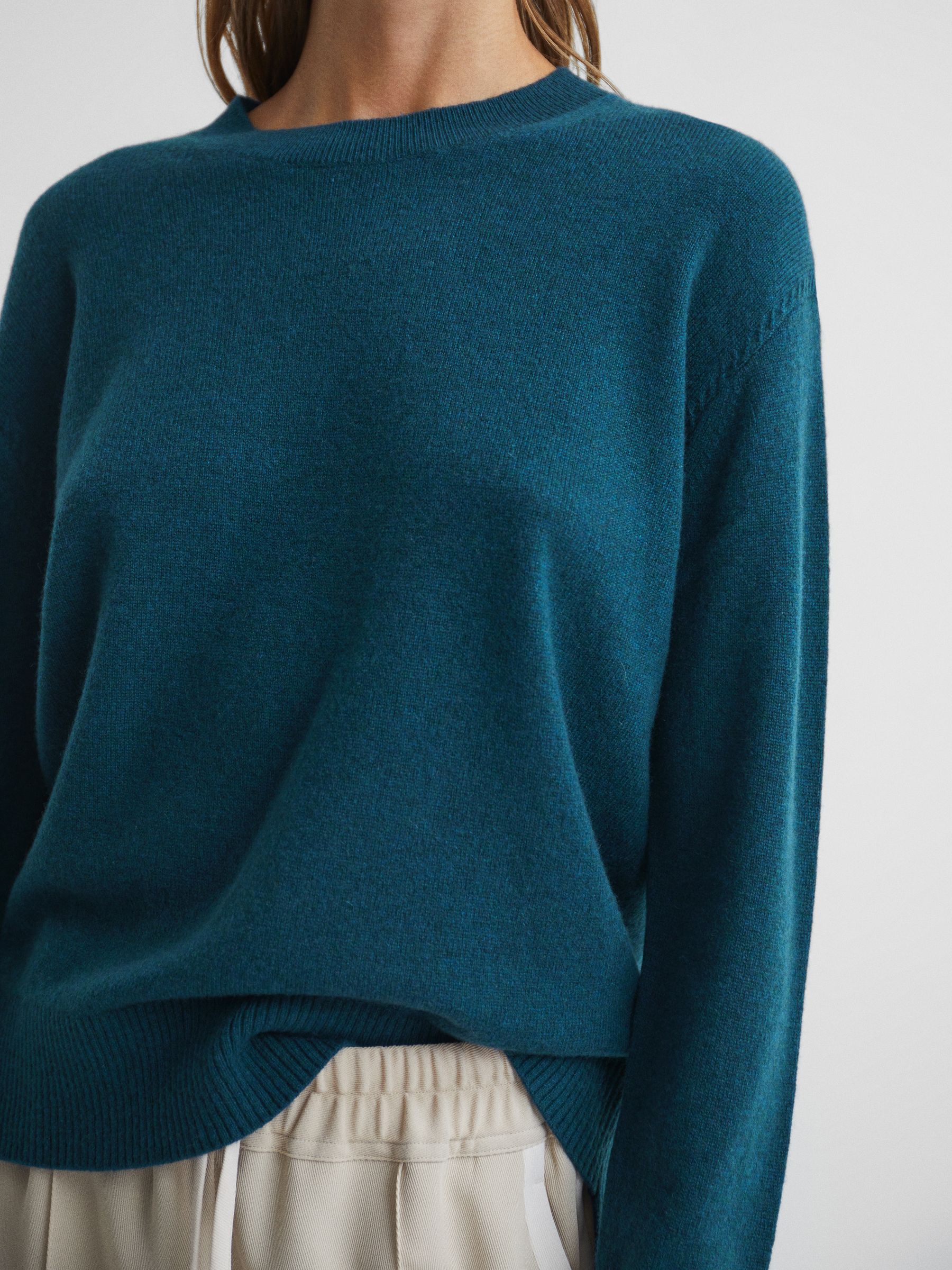 Cashmere Crew Neck Jumper in Teal - Image 4 of 6