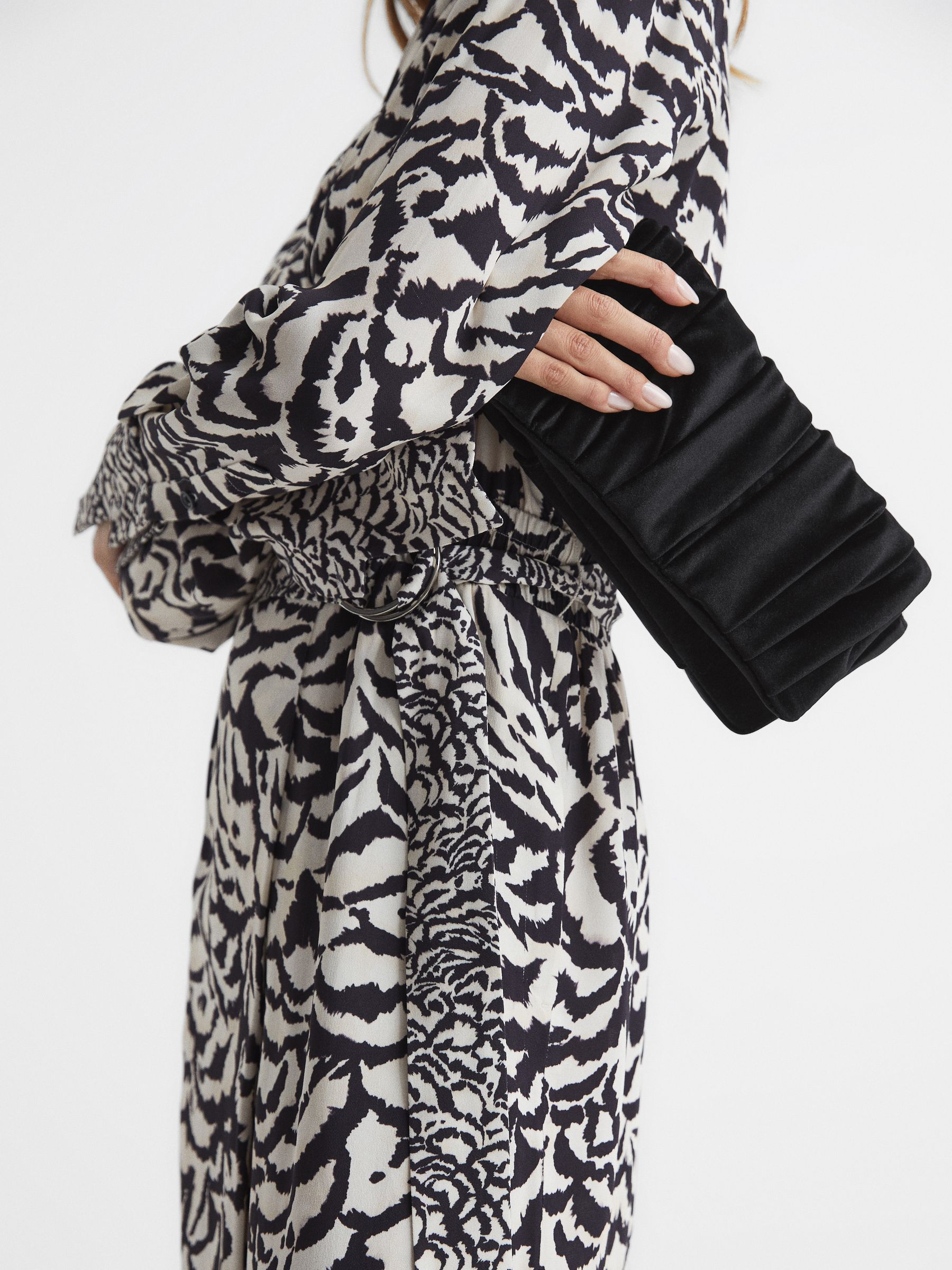 Velvet Twisted Clutch Bag in Black - Image 3 of 7