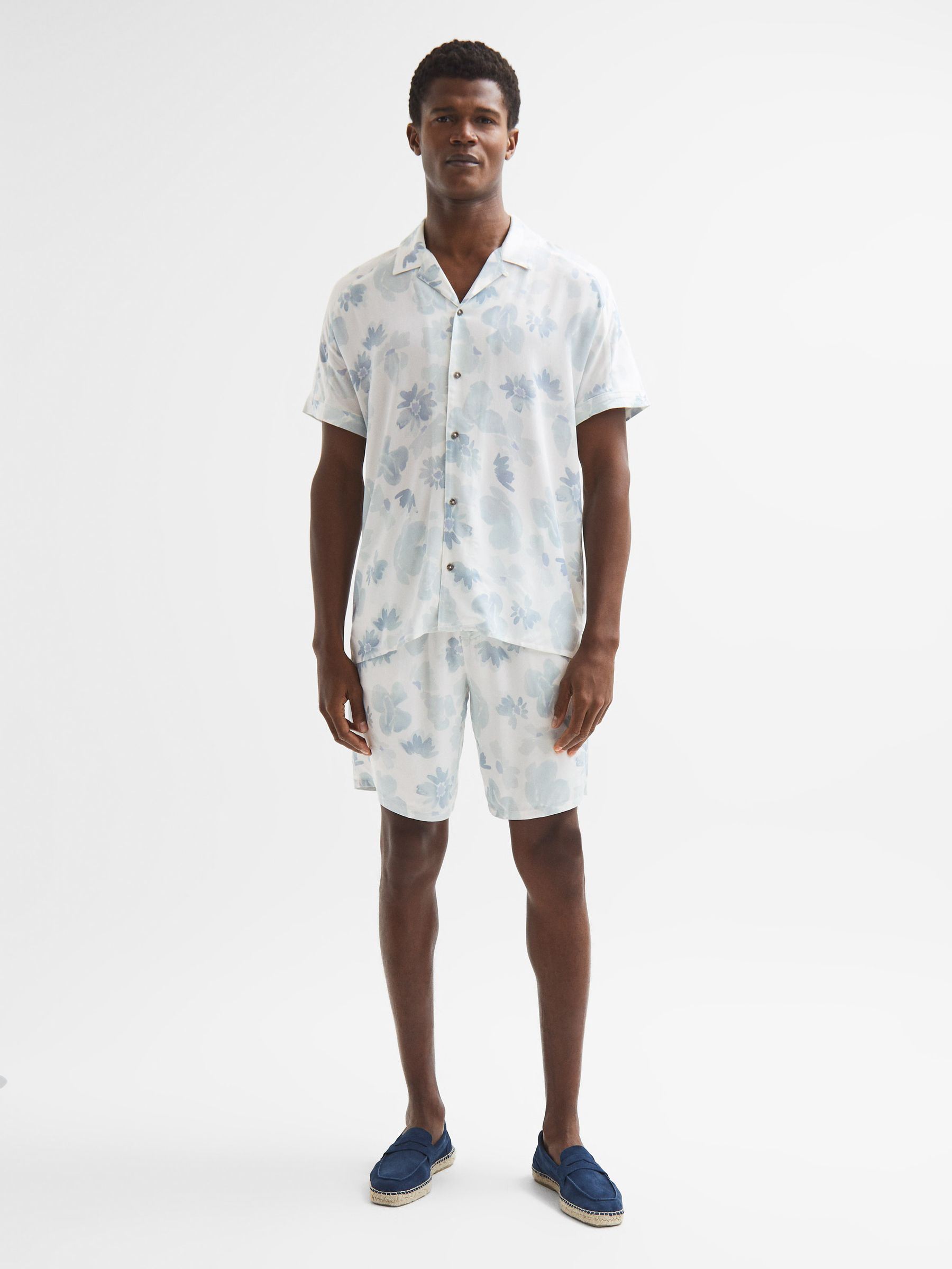 Paige Floral Shirt in Light Grey Multi - Image 3 of 7