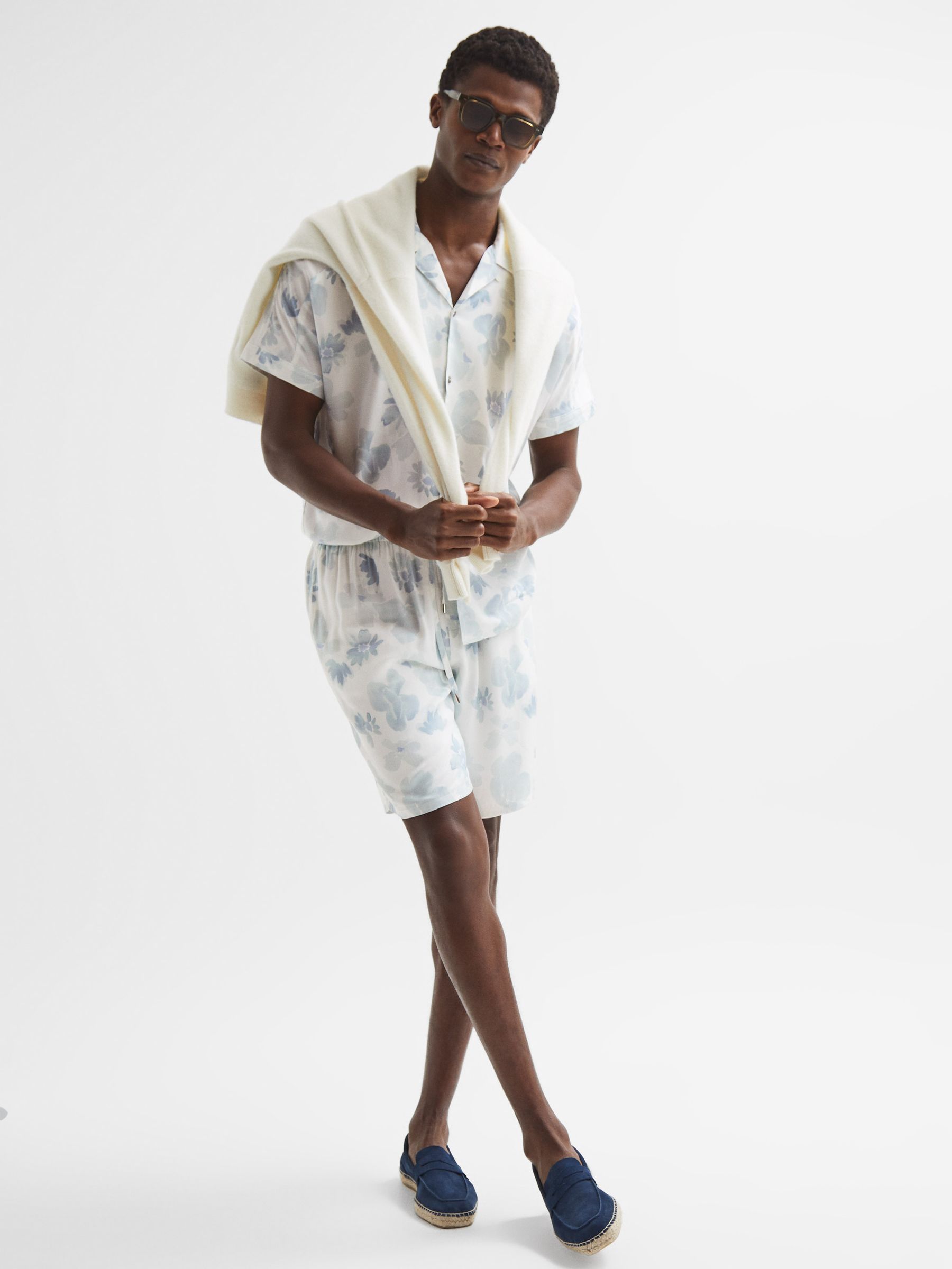 Paige Floral Shirt in Light Grey Multi - Image 6 of 7