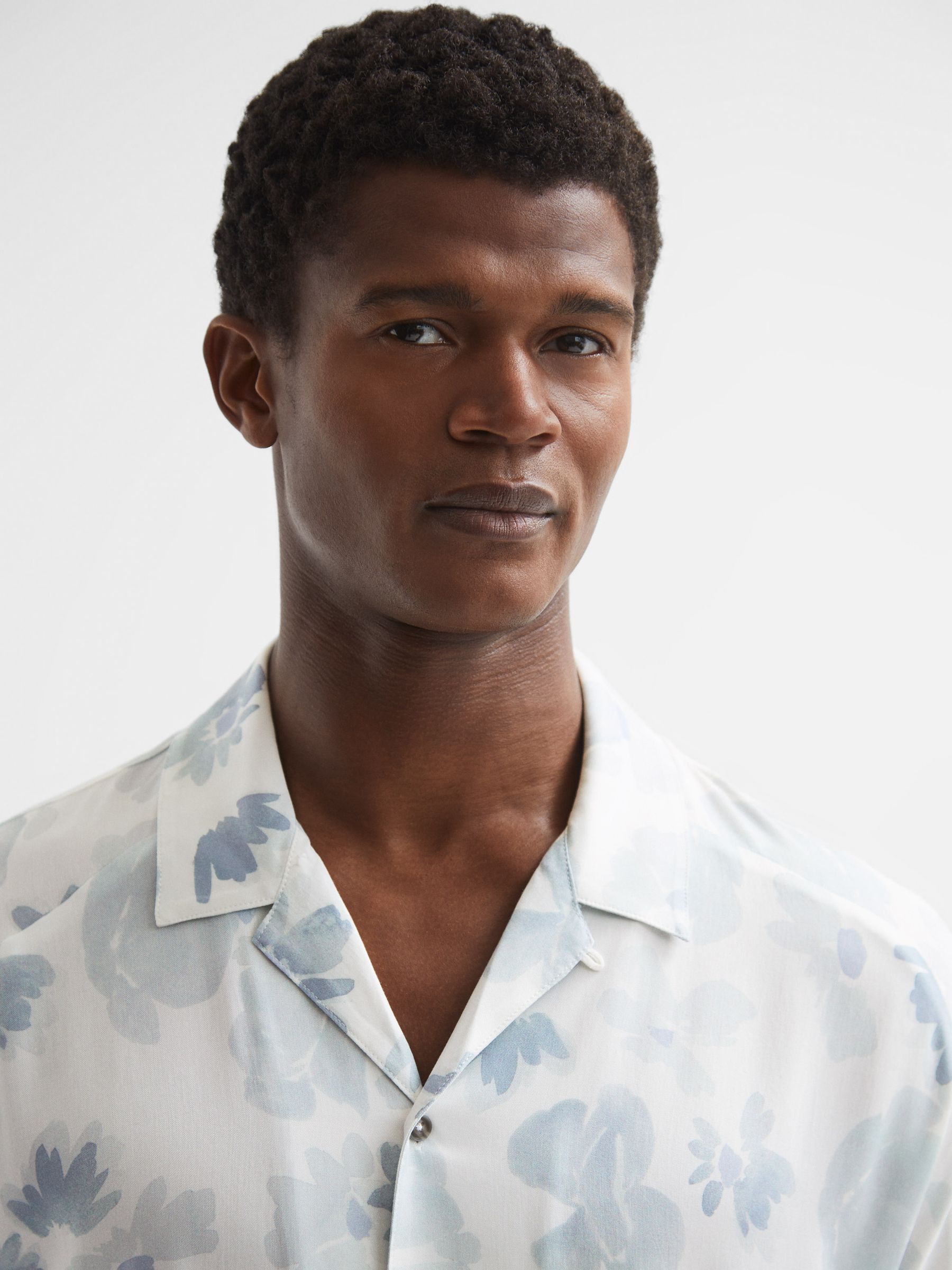 Paige Floral Shirt in Light Grey Multi - Image 7 of 7