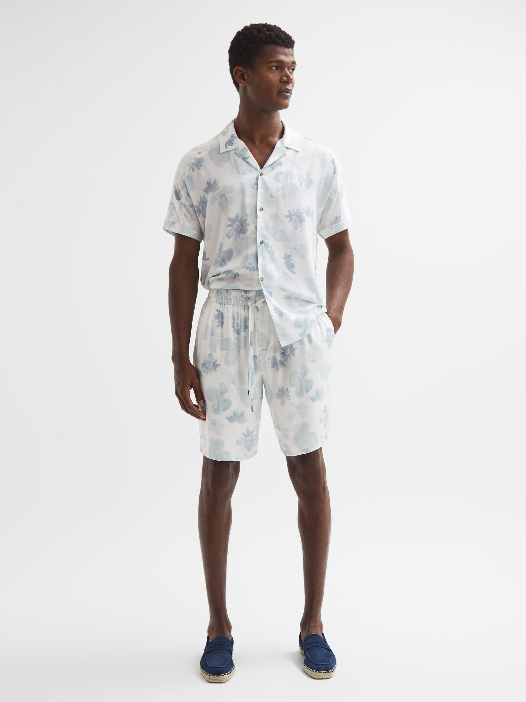 PAIGE Drawstring Shorts in Light Grey Multi - Image 3 of 6