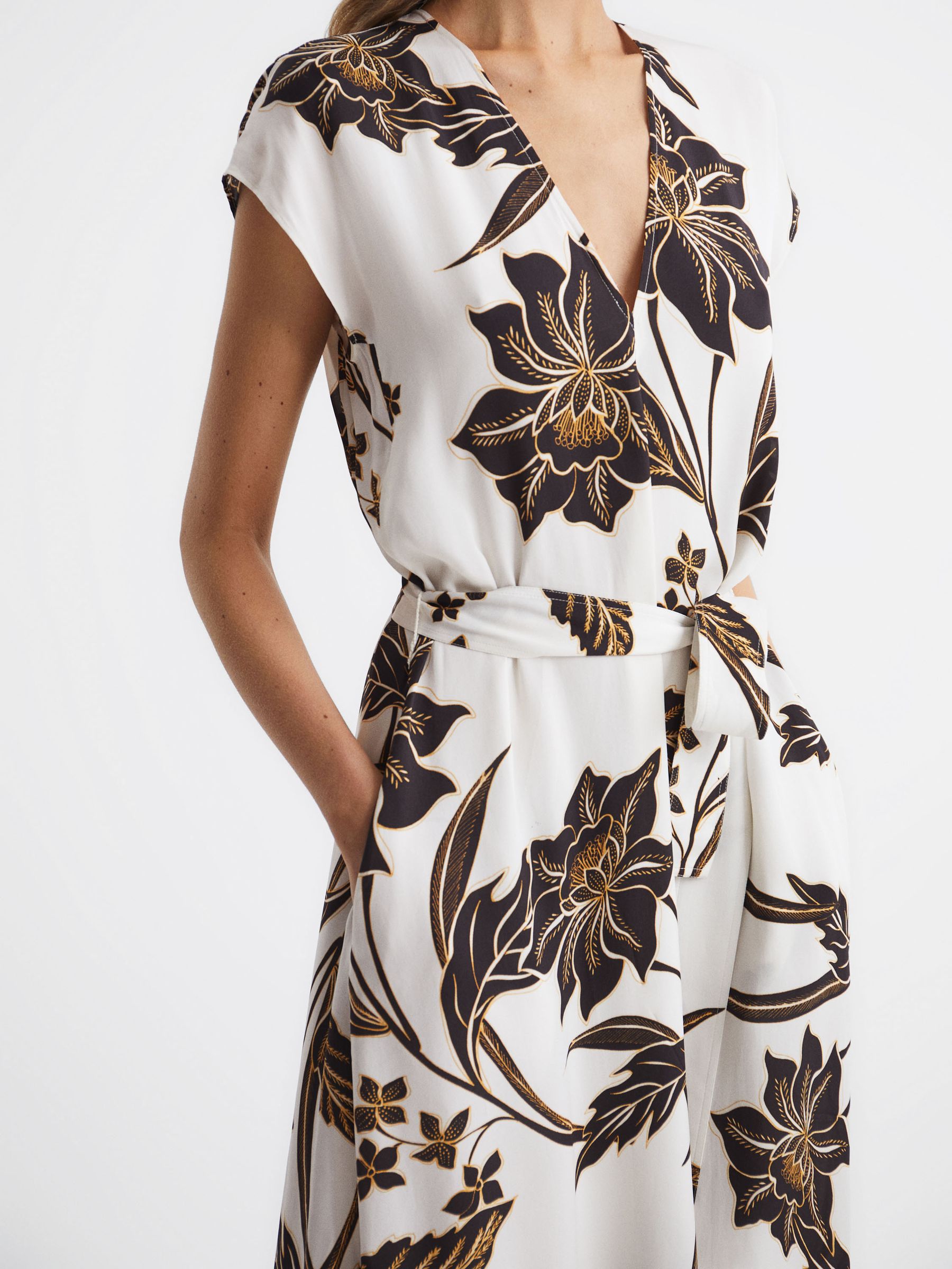 Printed Cap Sleeve Midi Dress in Black/White - Image 4 of 7