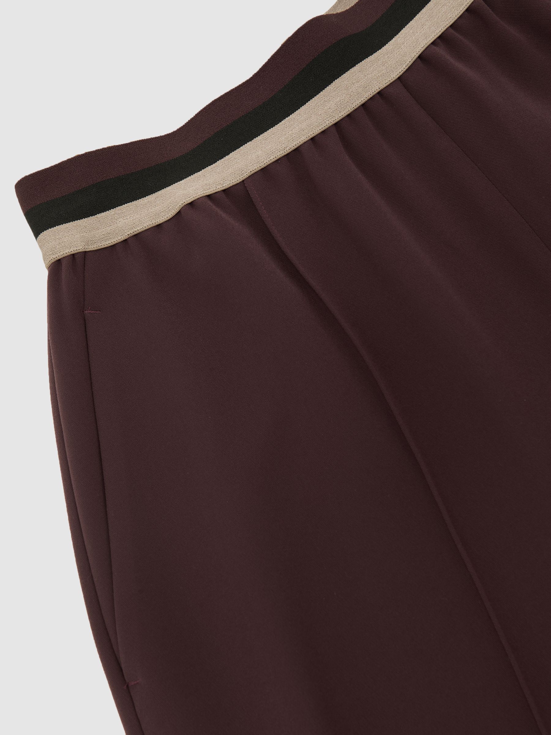بنطلون واسع الأرجل بخصر مطاطي باللون البورغندي - صورة 7 من 7