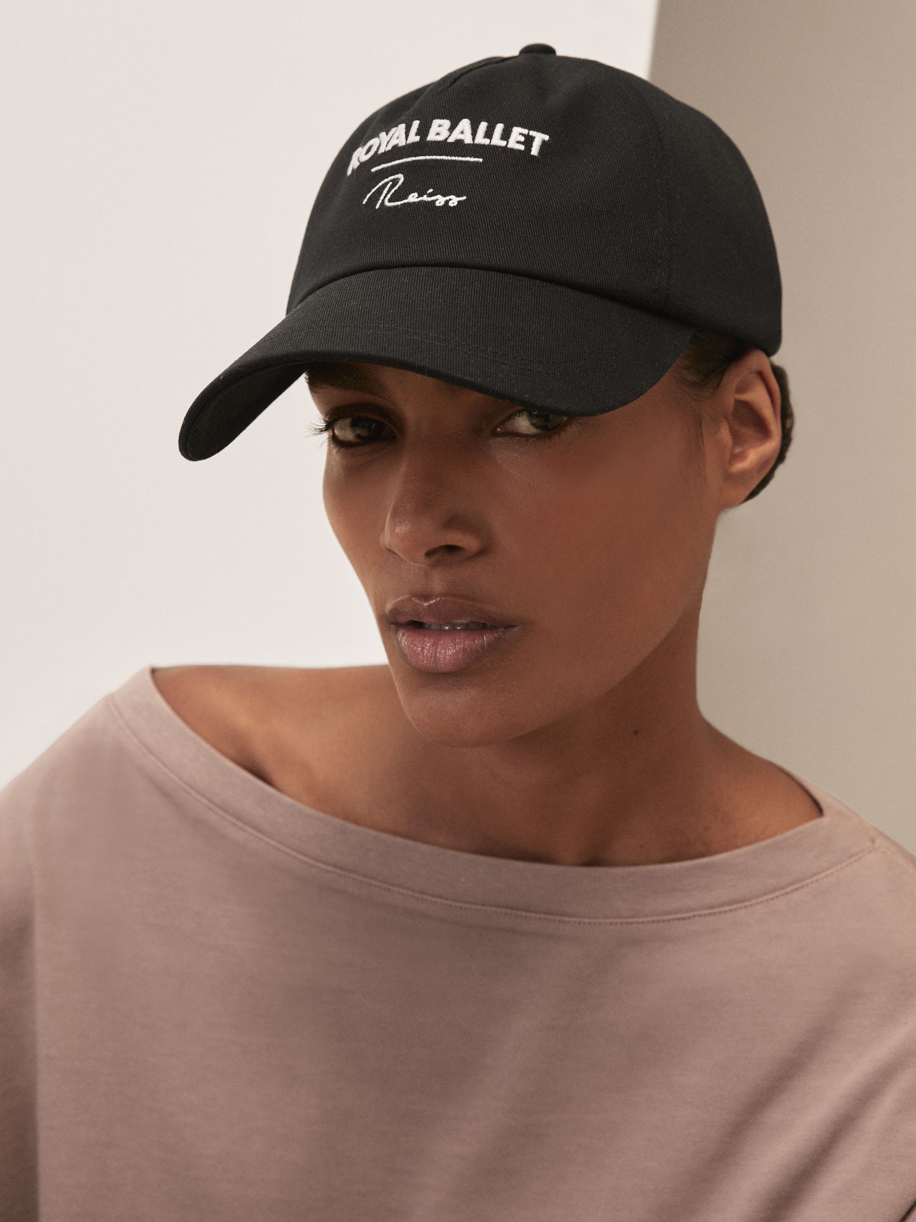 Reiss Reiss | Royal Ballet Logo Cap Unisex Fit in Black - REISS