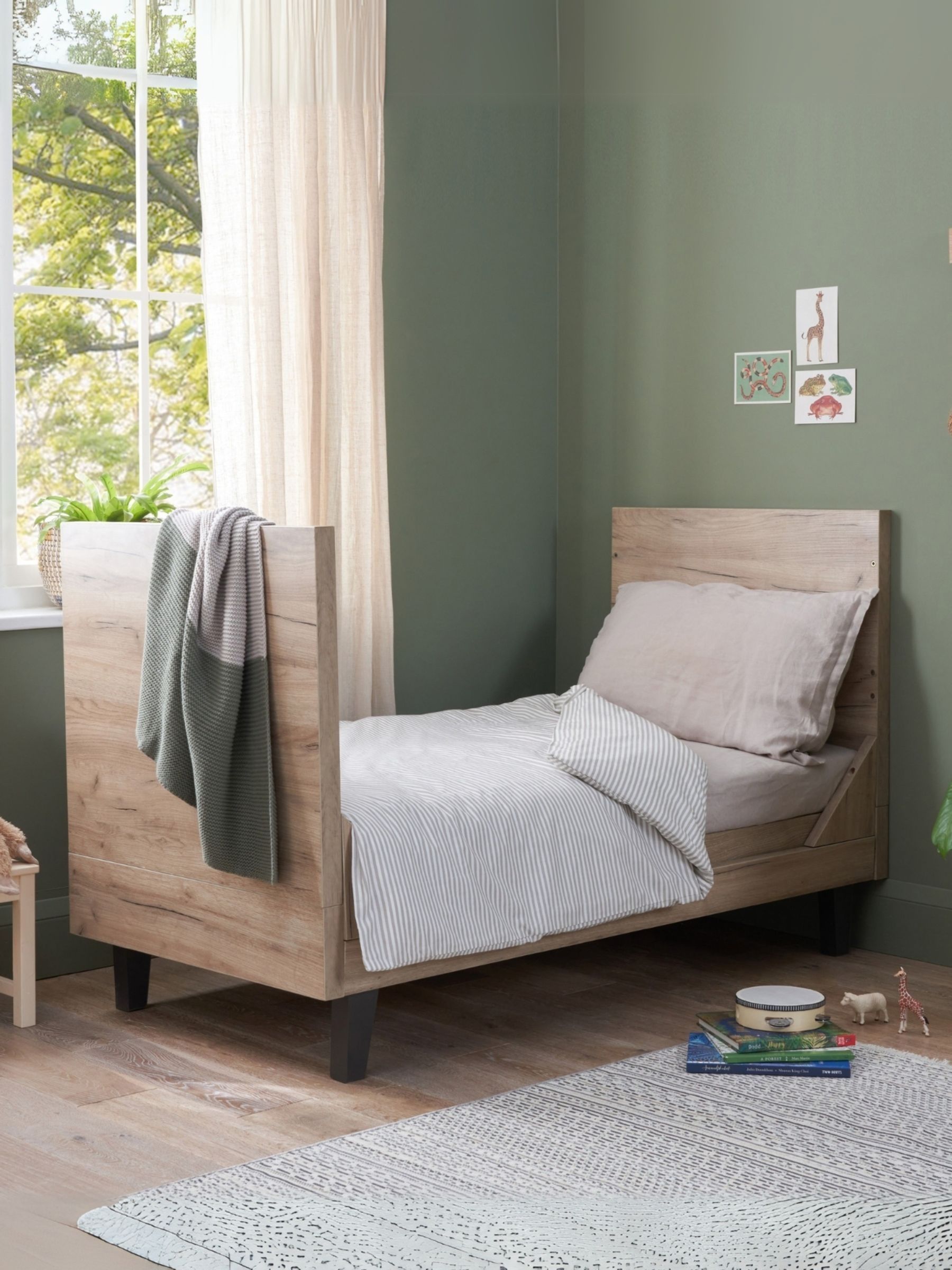 Tutti Bambini Distressed Oak Slate Grey Como Cot Bed - Image 4 of 5
