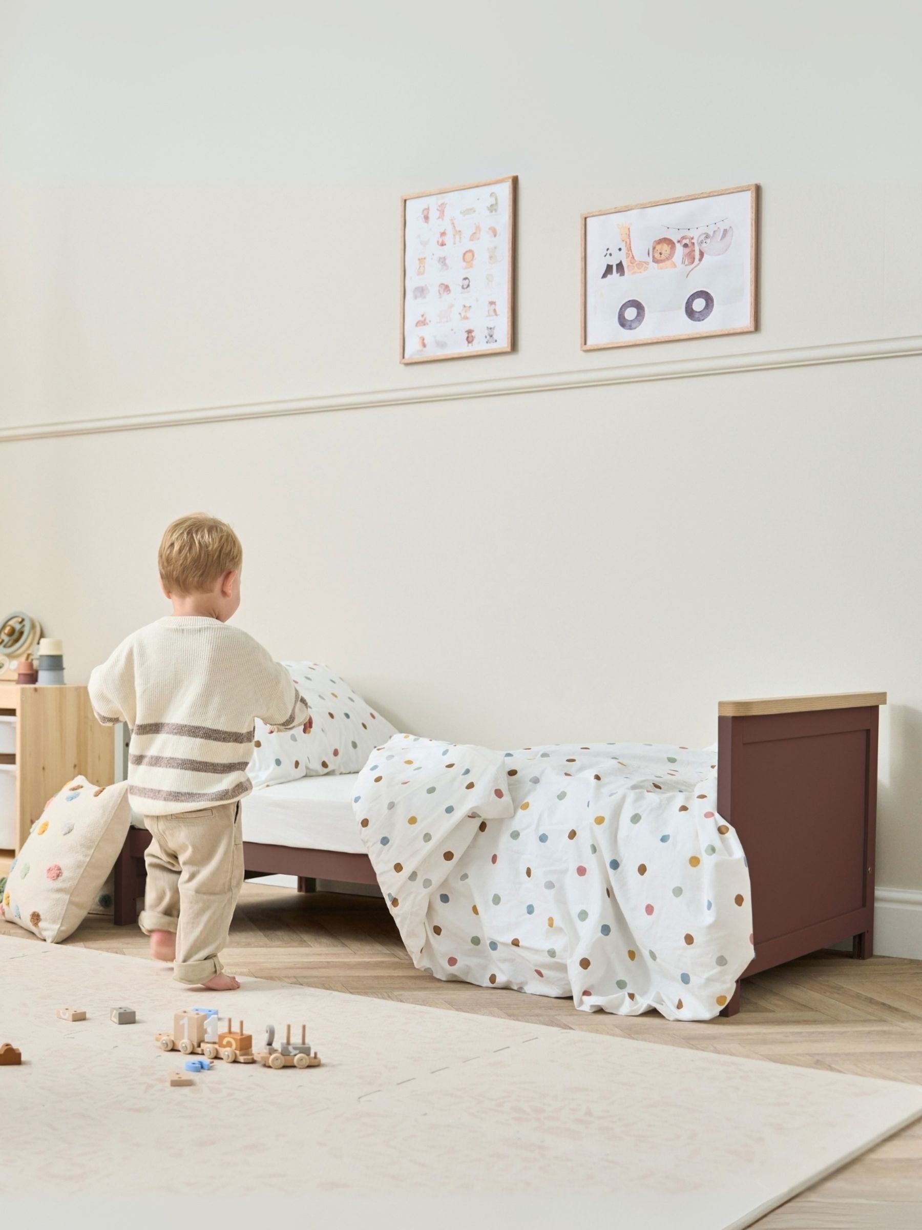 Tutti Bambini Mulberry Oak Misha Cot Bed - Image 4 of 7