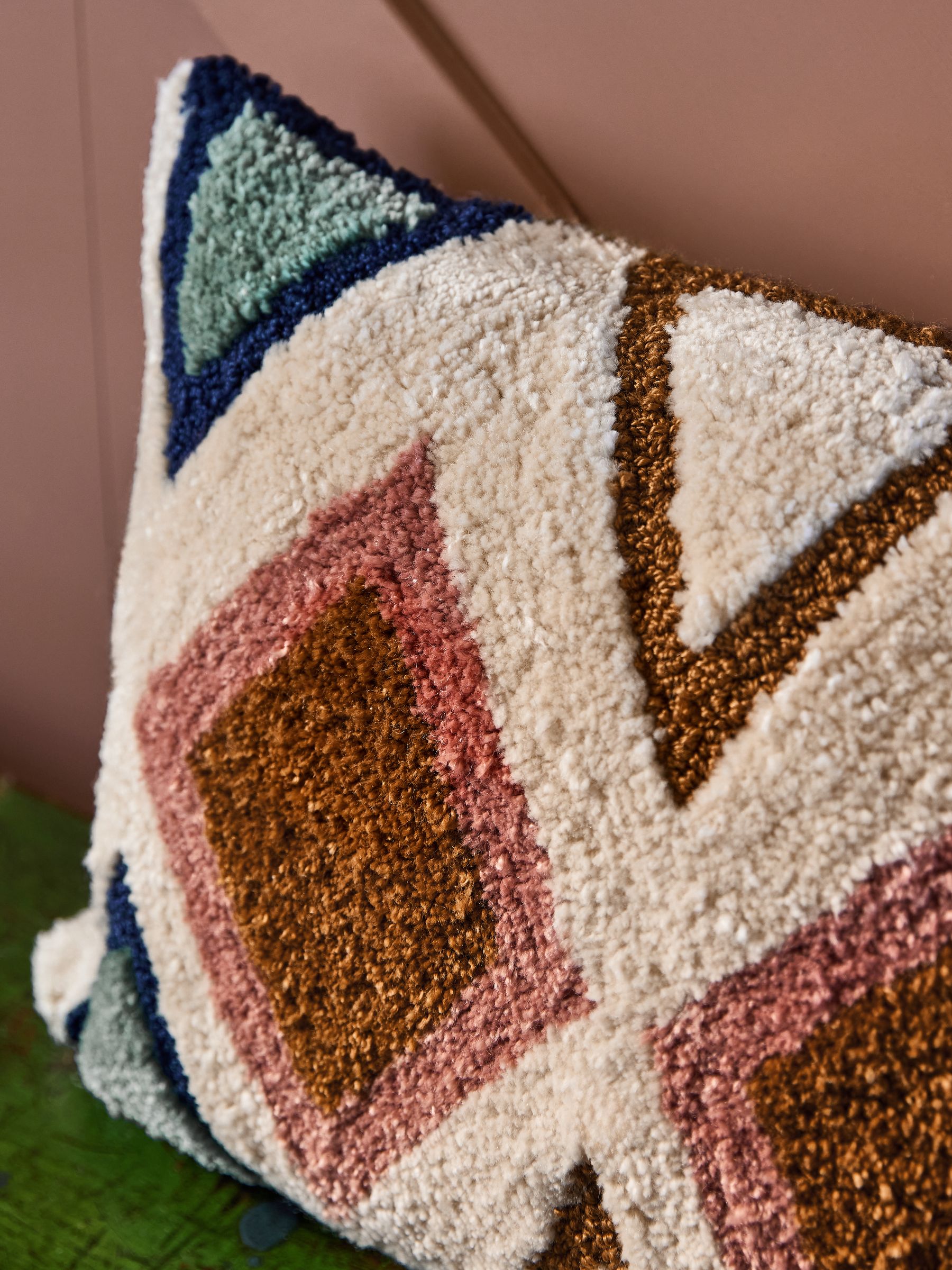 Multi Collection Luxe Aurora 10M Geo Diamond Cotton Tufted Cushion - Image 4 of 6
