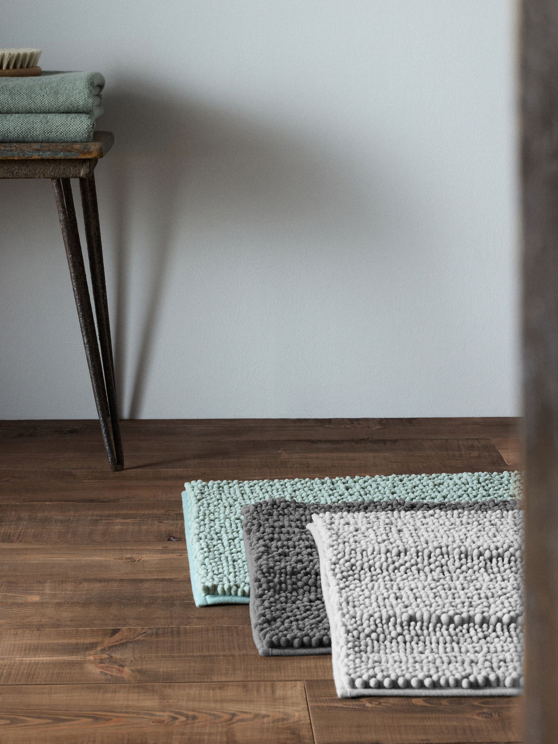 3 Pack Green/Grey Textured Bobble Bath Mats - Image 2 of 6