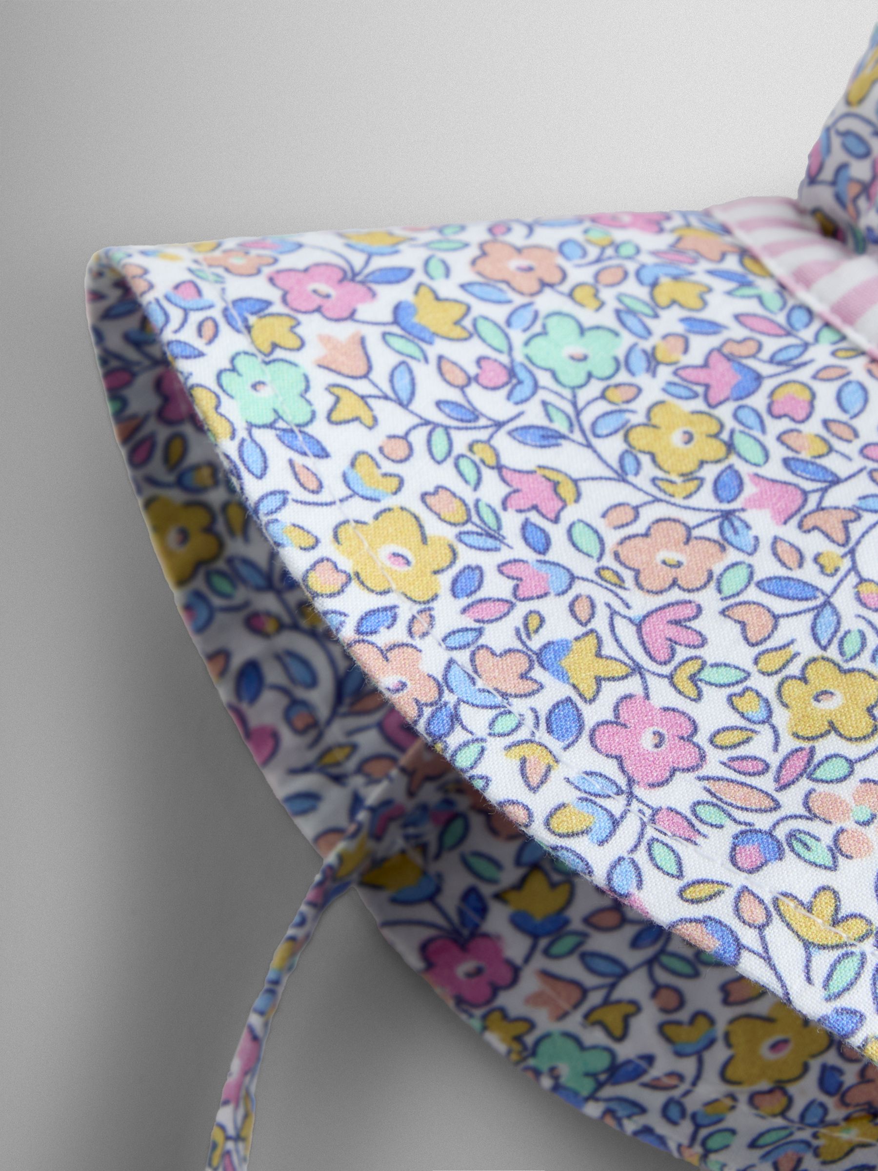 Cream Floral Spliced Dungarees T-Shirt and Hat Set - Image 8 of 9