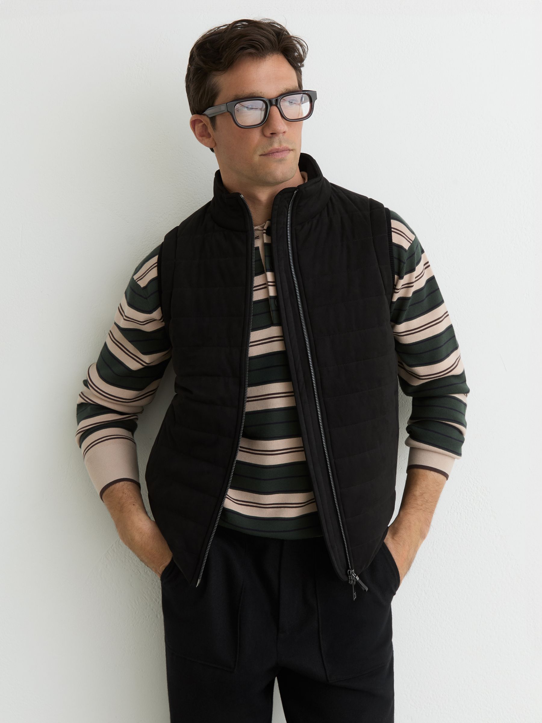 Funnel-Neck Quilted Gilet in Black - Image 1 de 6