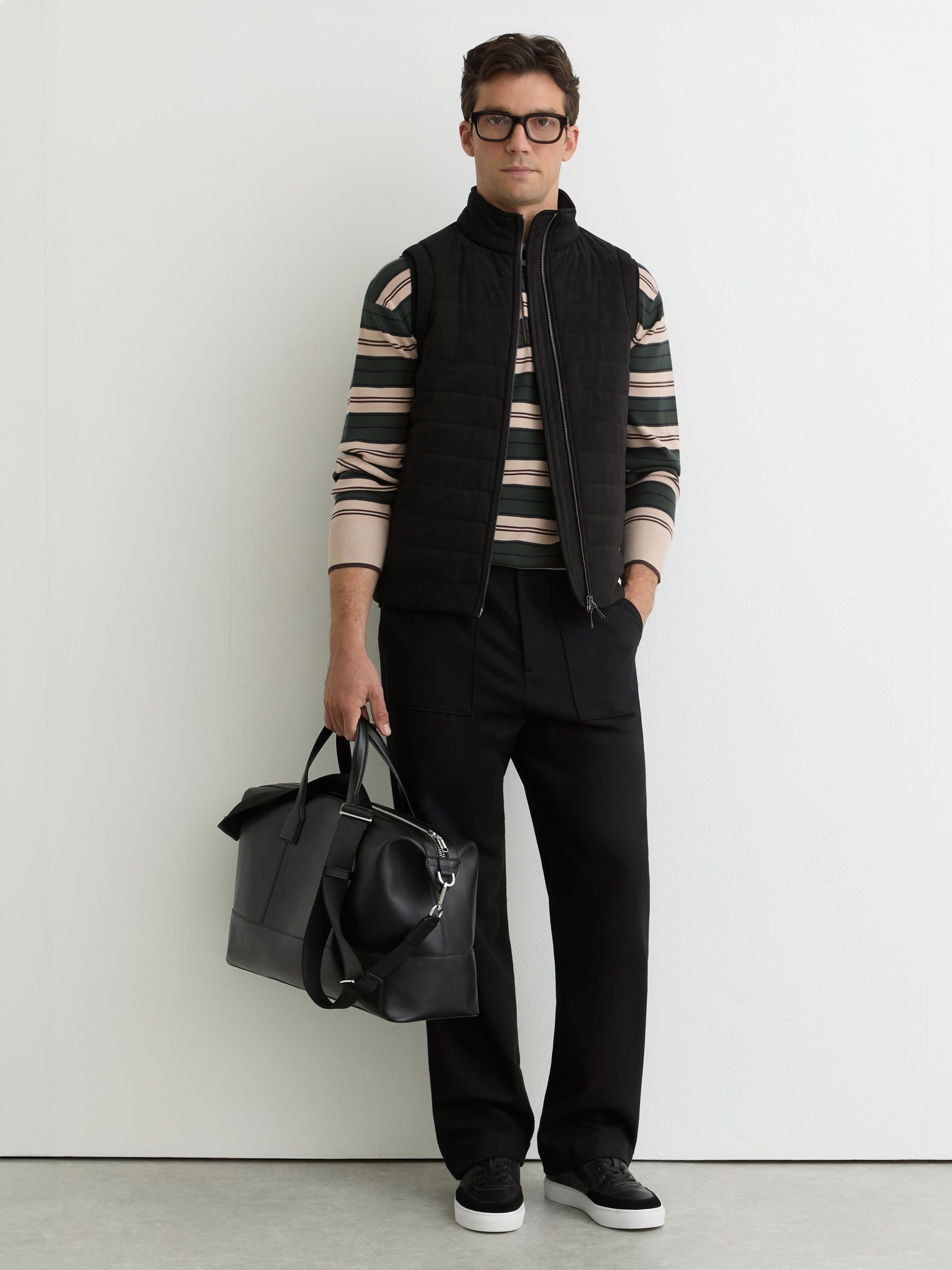 Funnel-Neck Quilted Gilet in Black - Image 3 de 6