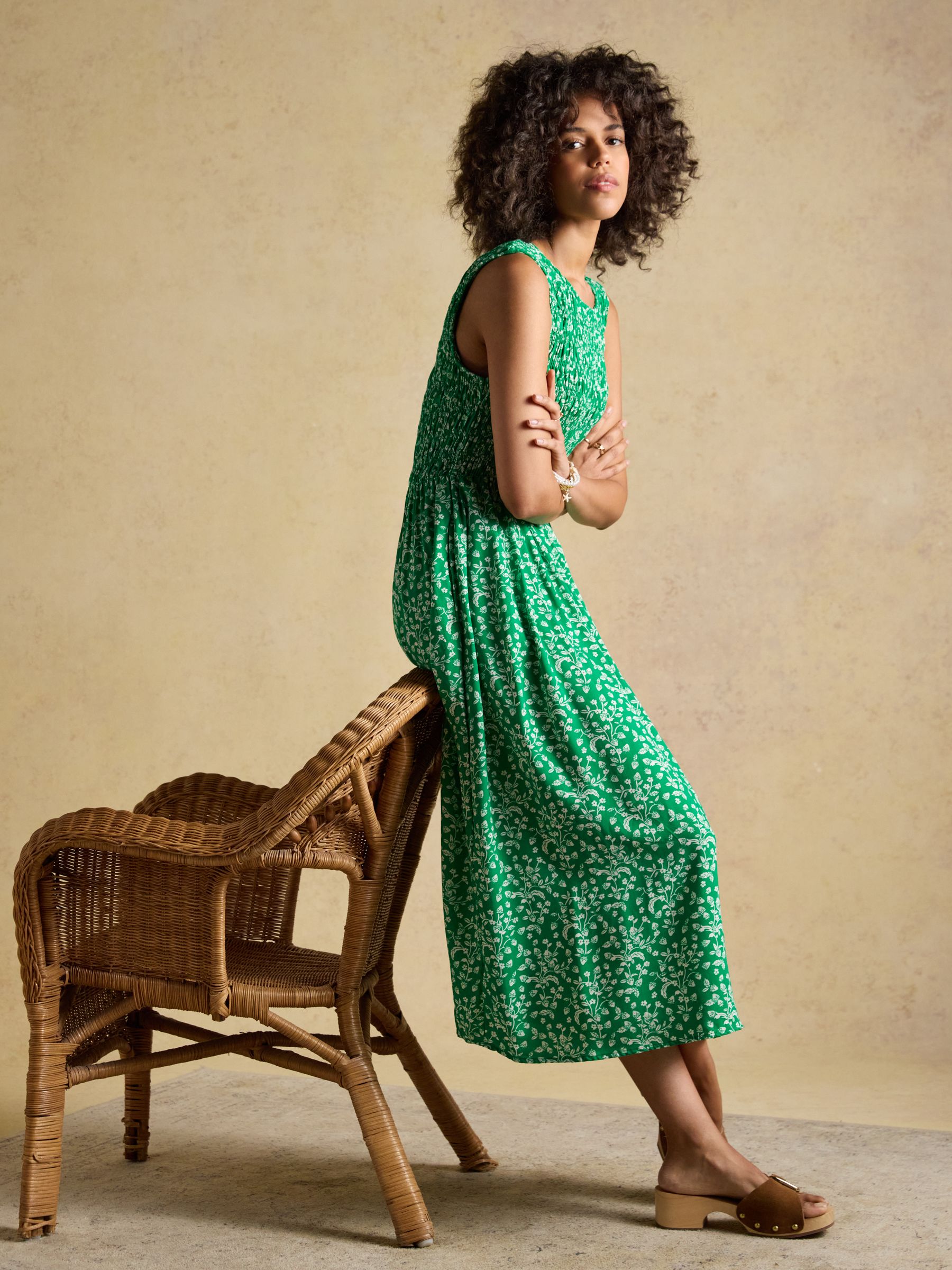 Mila Green Strawberry Print Sleeveless Midi Dress - Image 4 of 9