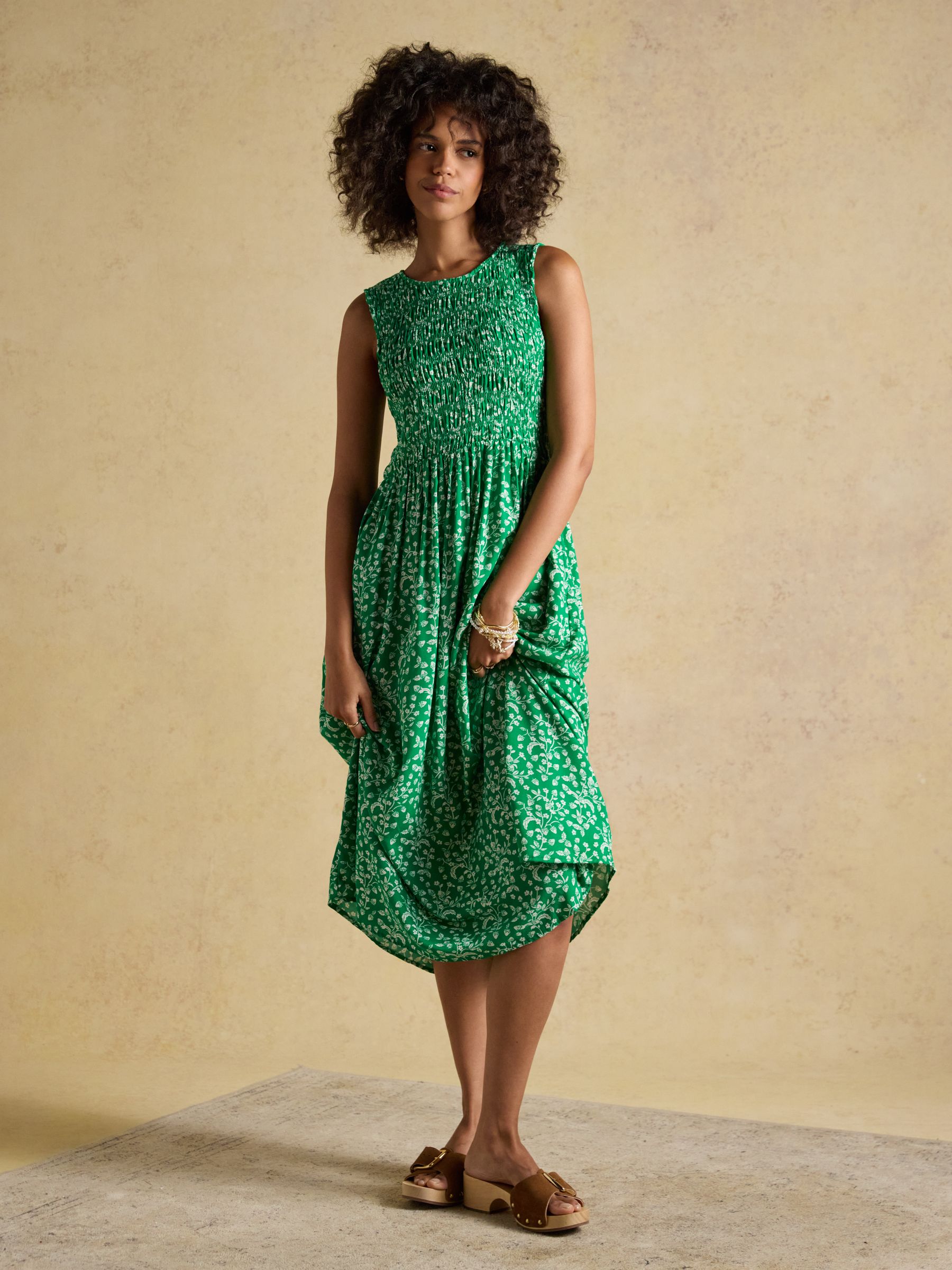 Mila Green Strawberry Print Sleeveless Midi Dress - Image 7 of 9