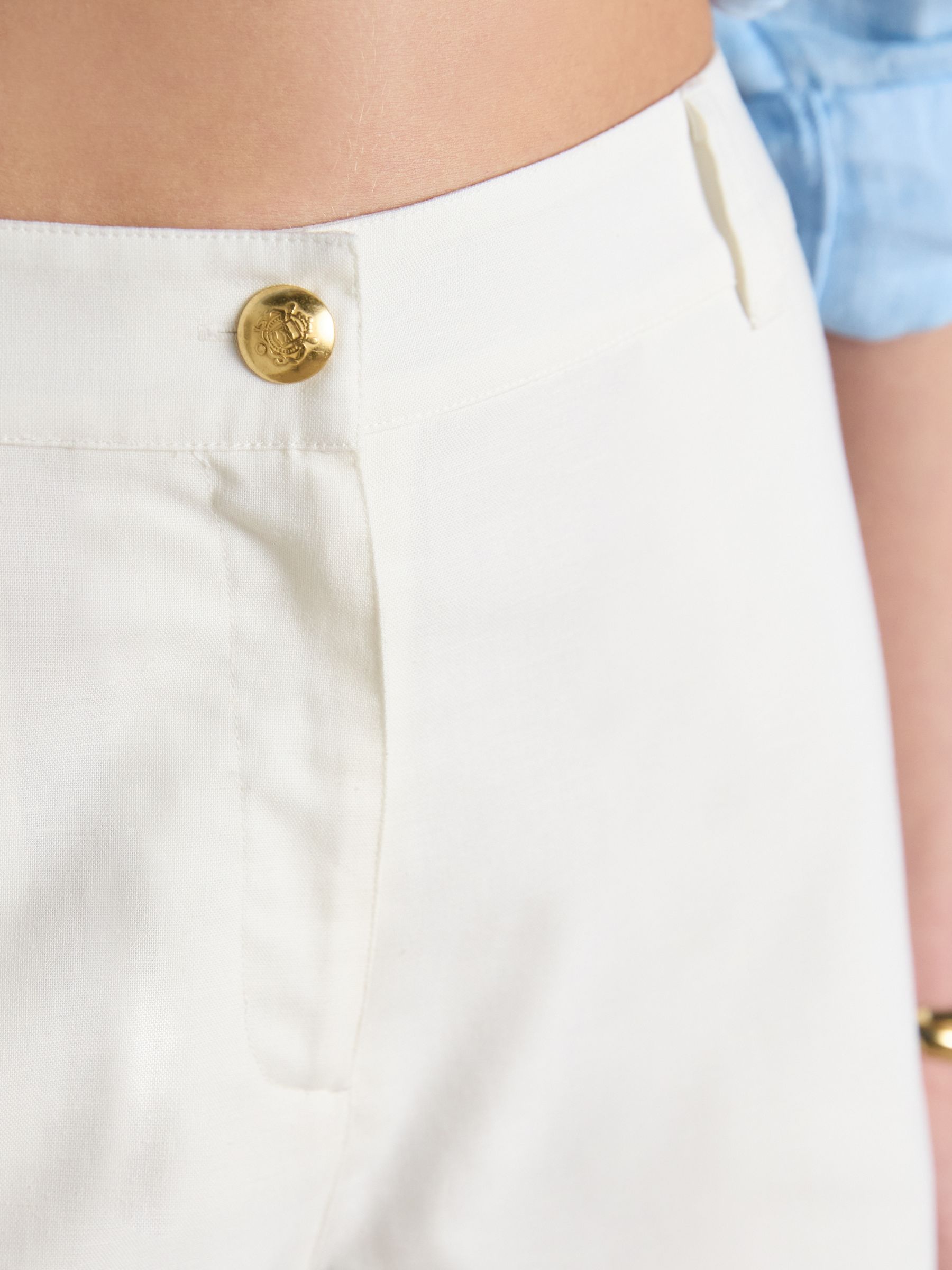 White Buttoned Tailored Short - Image 8 of 9
