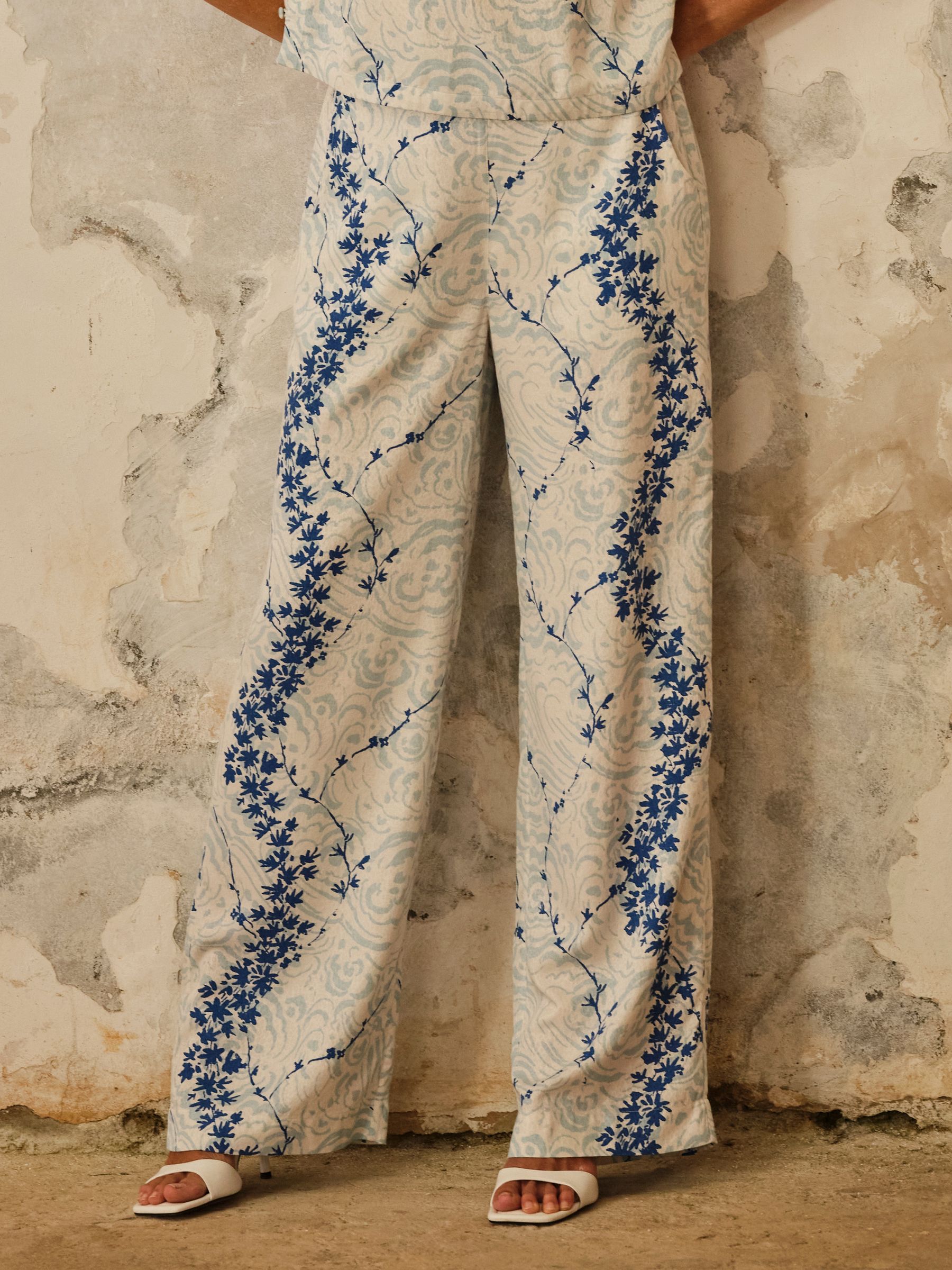 V&A | FatFace Ivory Archive Petals Jolene Wide Leg Trouser - Image 1 of 7