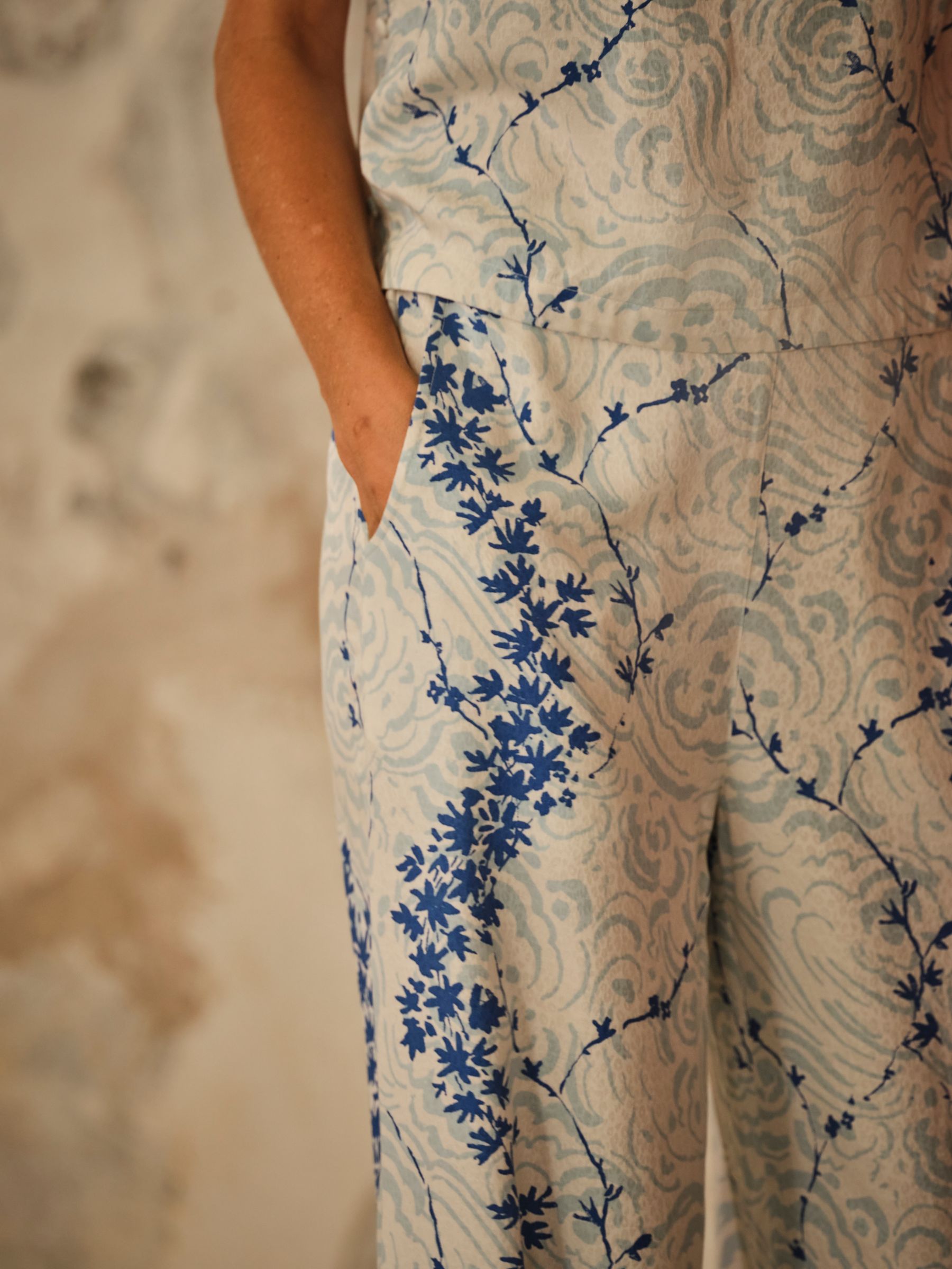 V&A | FatFace Ivory Archive Petals Jolene Wide Leg Trouser - Image 4 of 7
