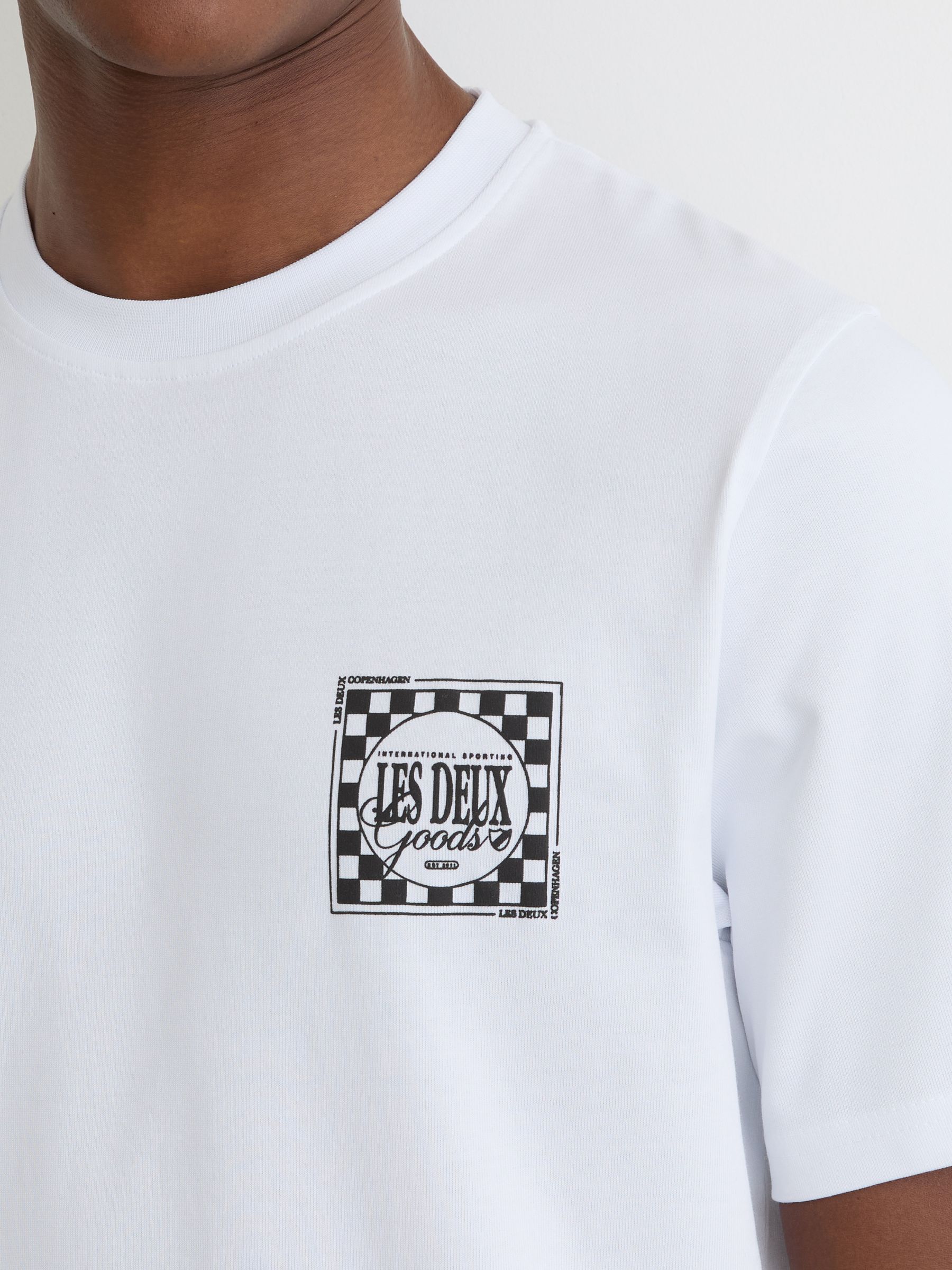 Les Deux Baumwoll T-Shirt mit Grafik Print in Weiß - Bild 4 von 6