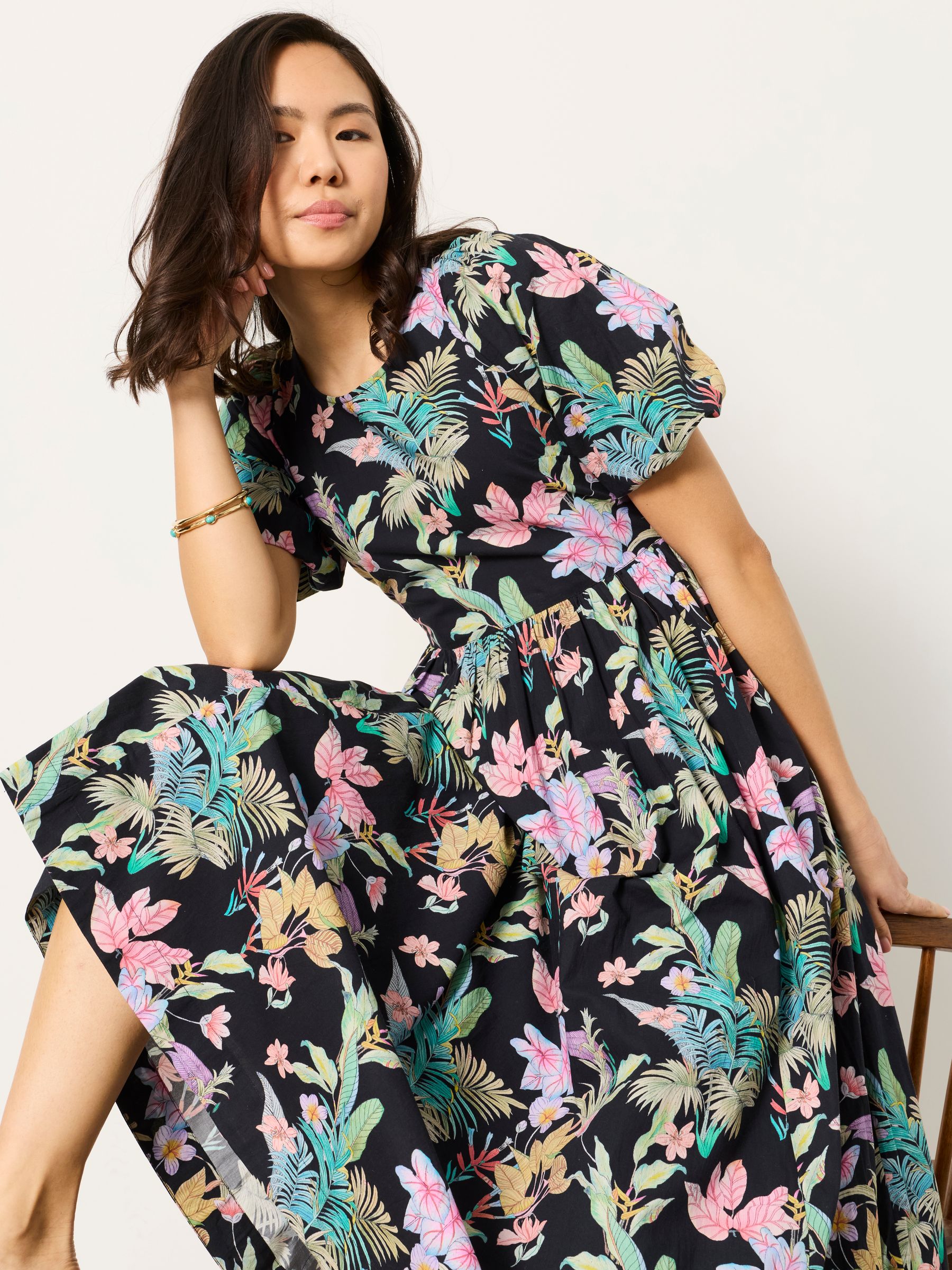 FatFace - Regular Midi Dress in Black Tropical FatFace - Regular Midi Dress in Black Tropical