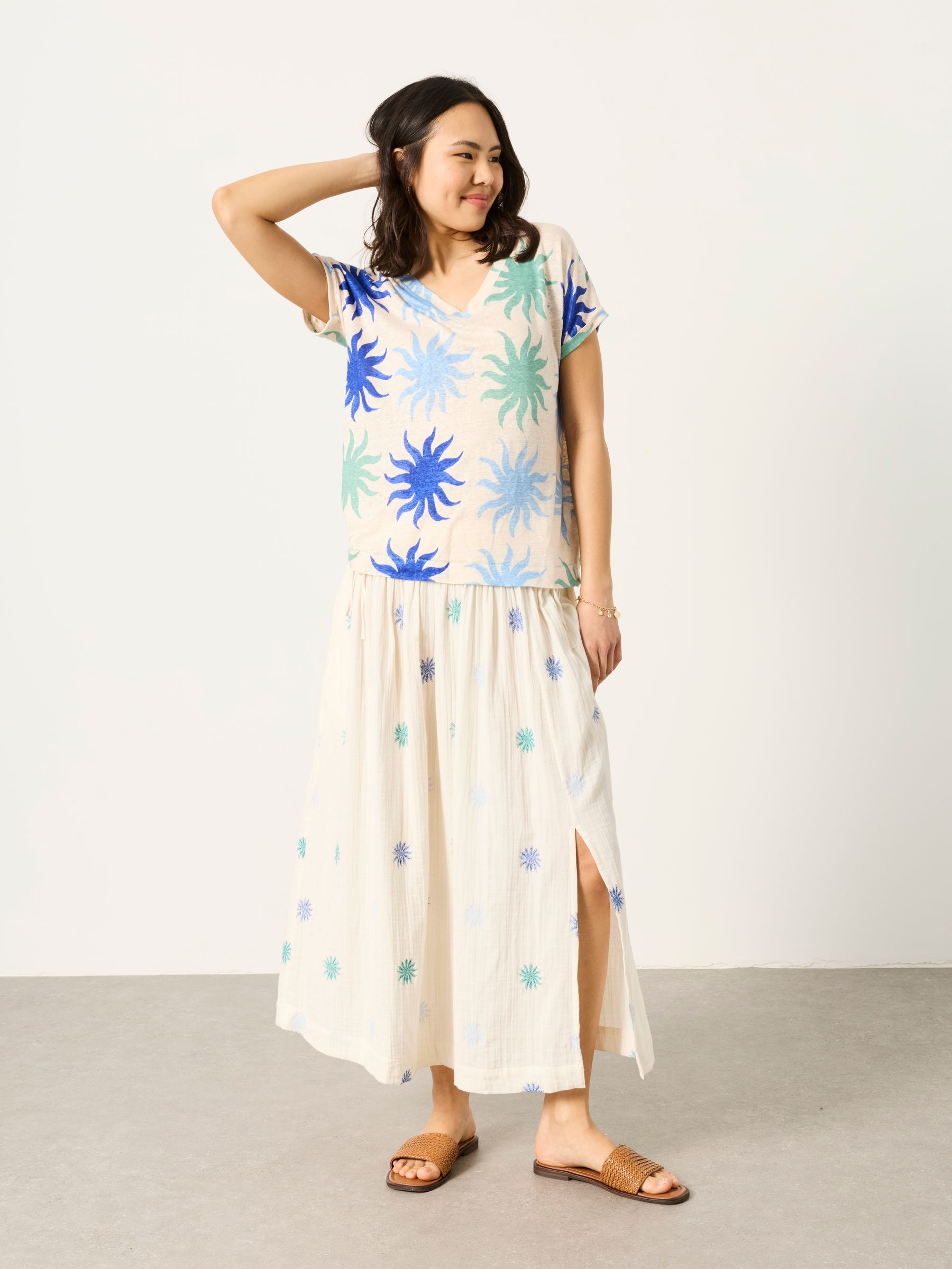 Lauren Ivory Sun Tile Linen V Neck T Shirt - Image 4 of 5