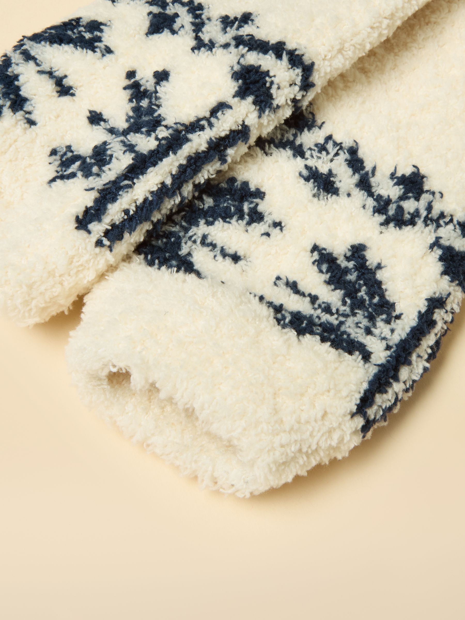 Women's Nordic Cream & Navy Fluffy Socks (size 4-8) - Image 3 of 3