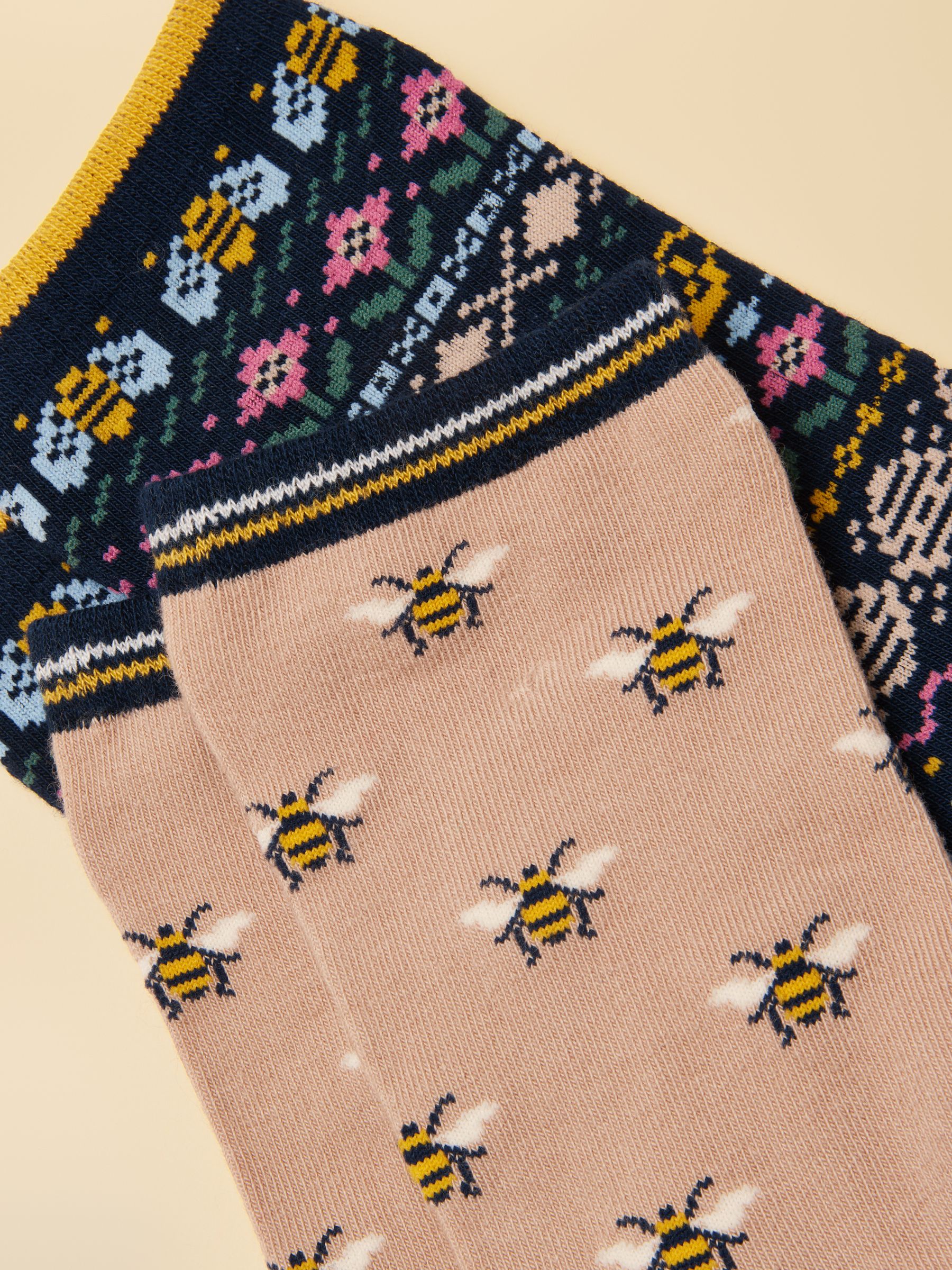 Women's Everyday Light Blue Bee Cotton Blend Socks 2 Pack (size 4-8) - Image 2 of 3
