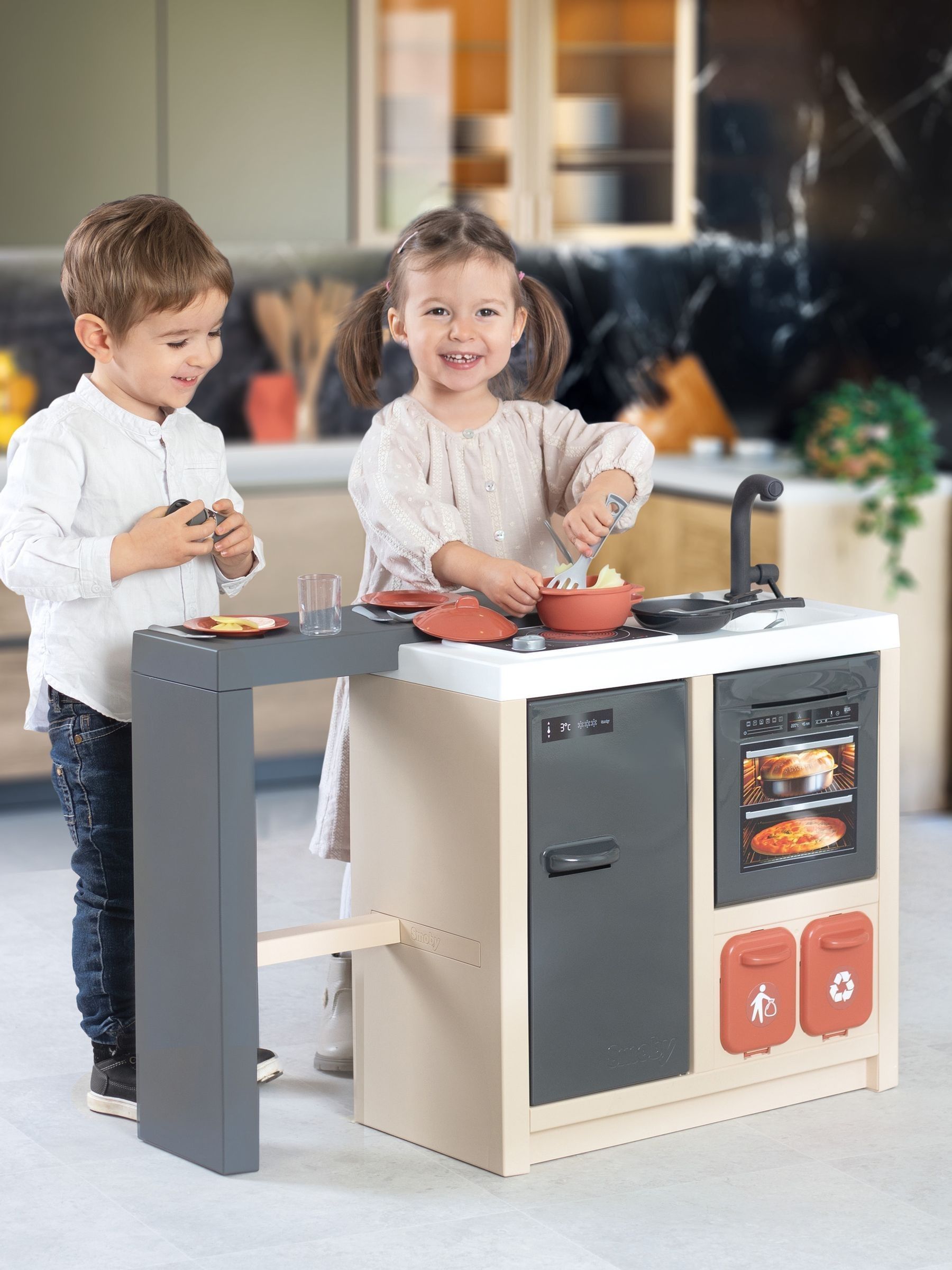 Smoby Kitchen Island - Image 1 of 6 Smoby Kitchen Island - Image 1 of 6