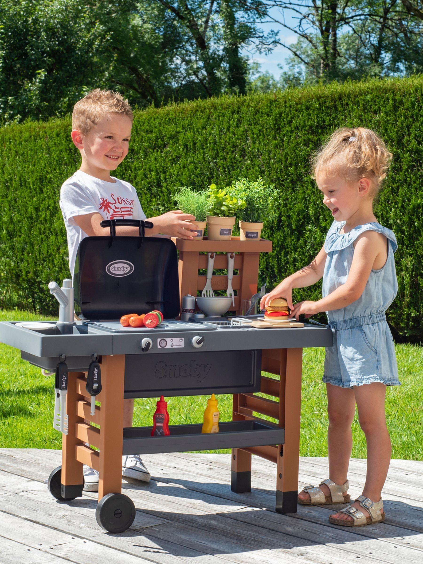 Smoby Brown Garden Kitchen - Image 1 of 6