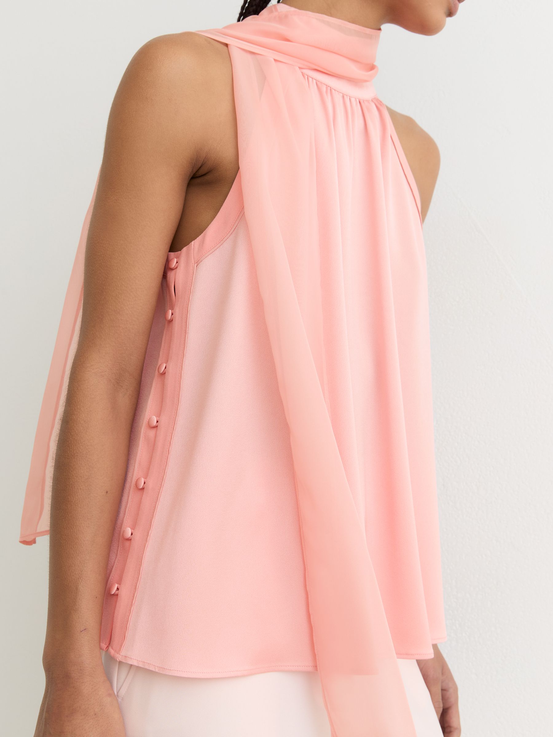 Satin Sleeveless Scarf-Neck Top in Pink - Bild 4 von 7