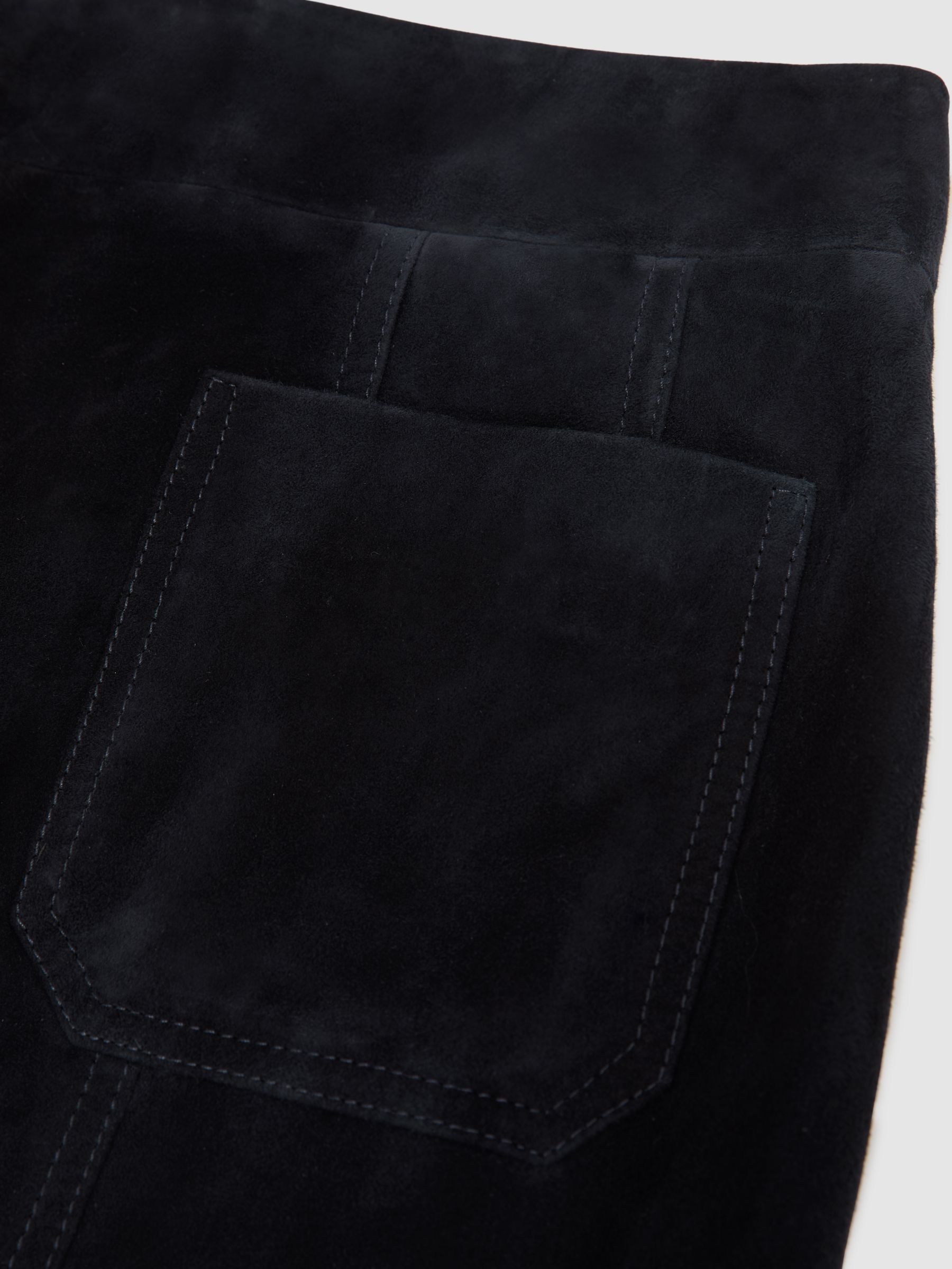 Mini-jupe en suède bleu marine à poches plaquées - Image 6 de 6