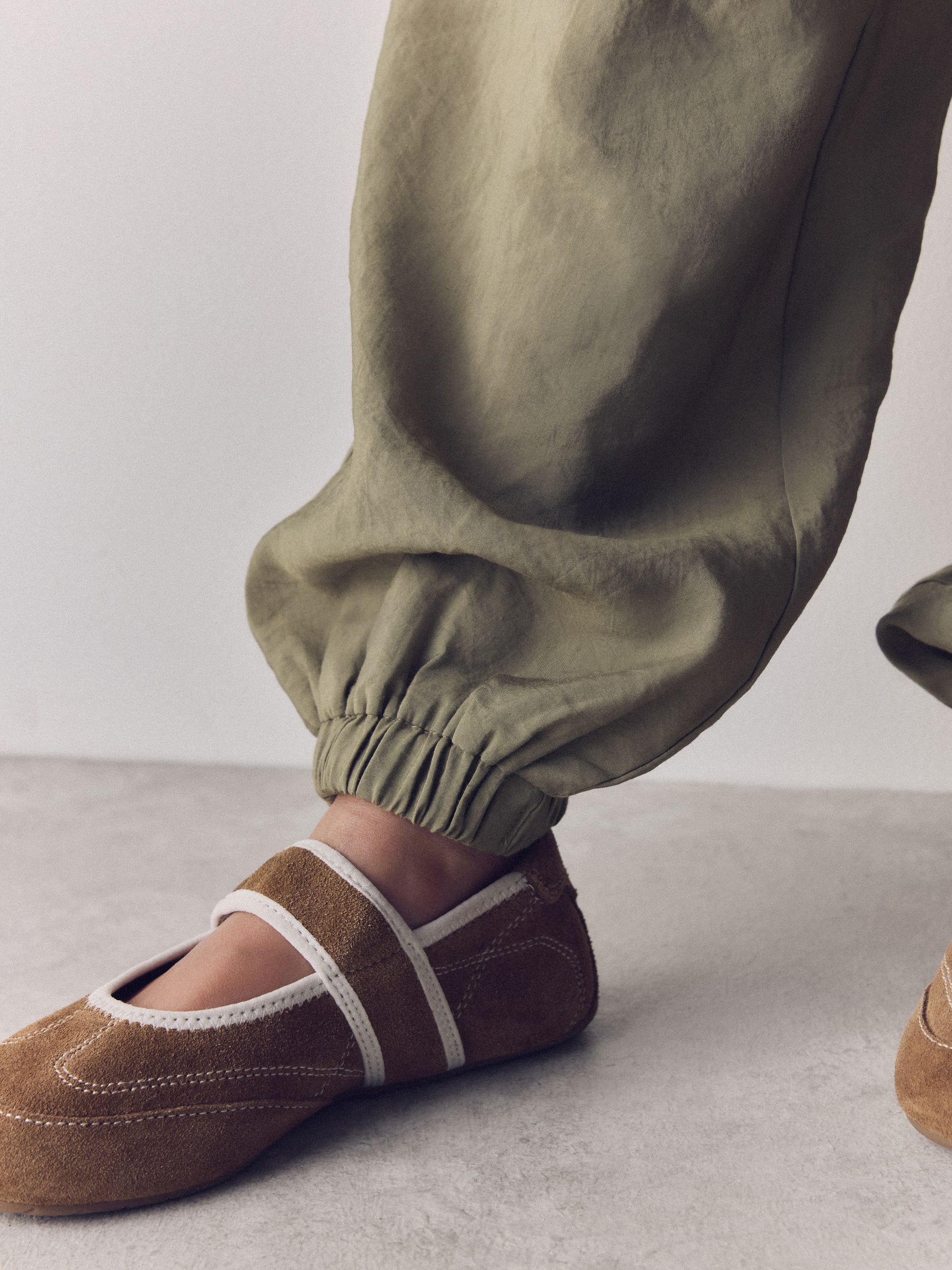 2 Pack Woven Balloon Trousers Brown/Green - Image 5 of 6