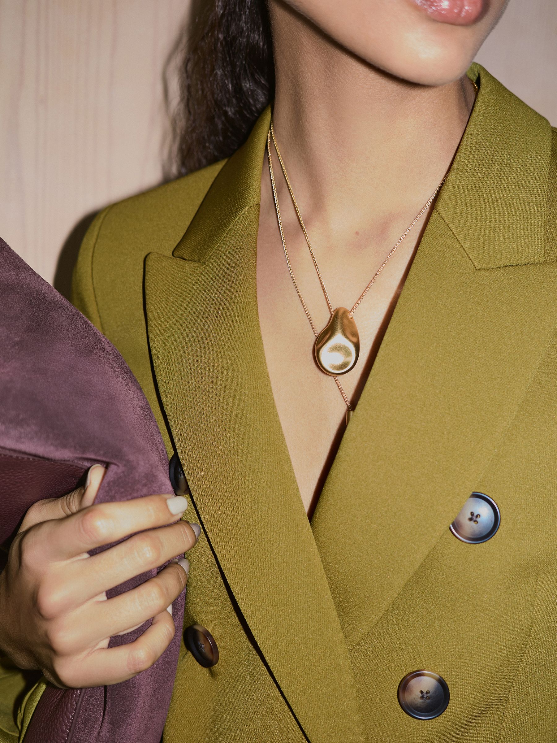 Sculpted Pendant Necklace in Gold - Image 4 of 5