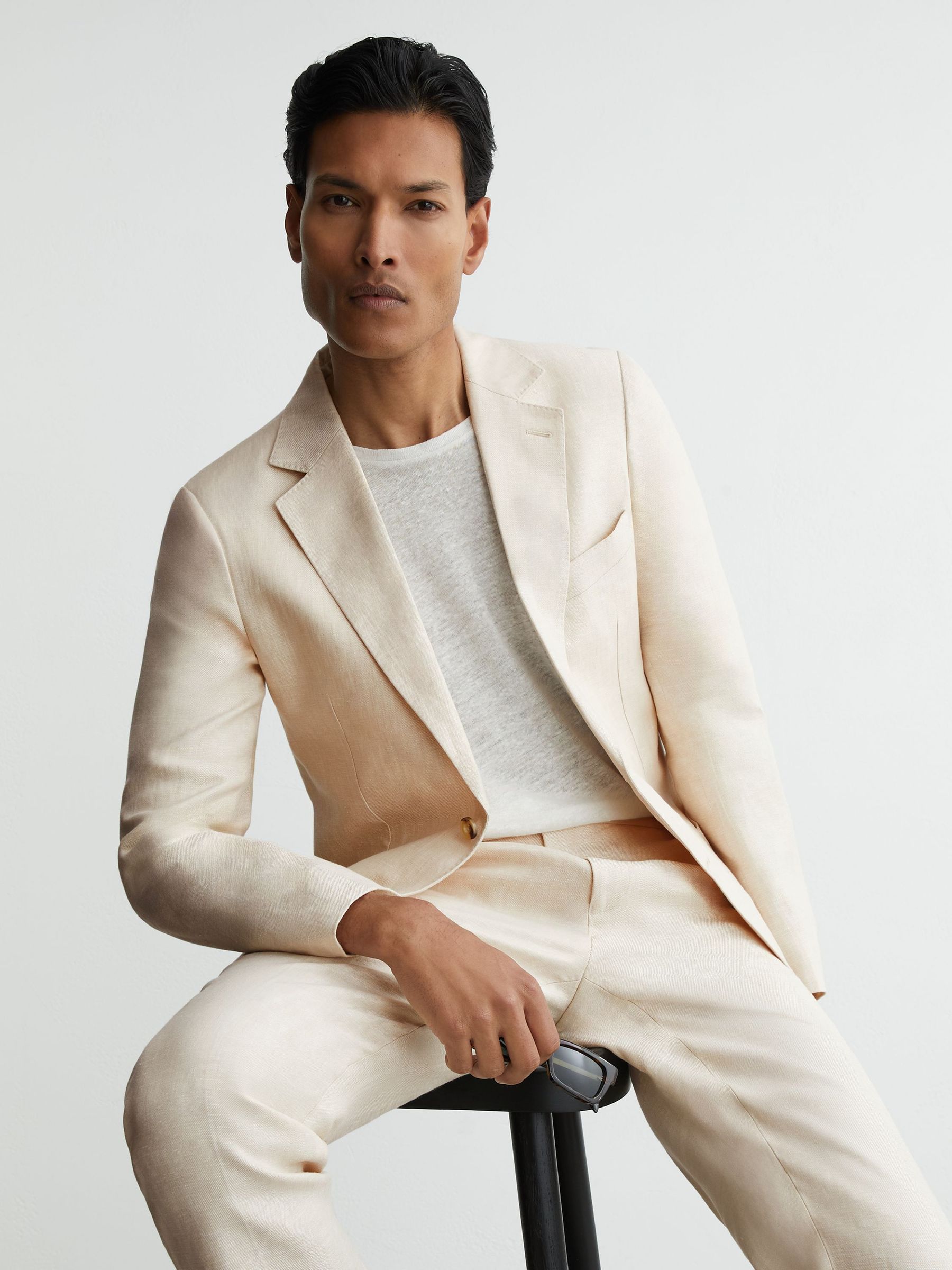 Classic Fit Linen-Twill Single-Breasted Blazer in Stone - image 4