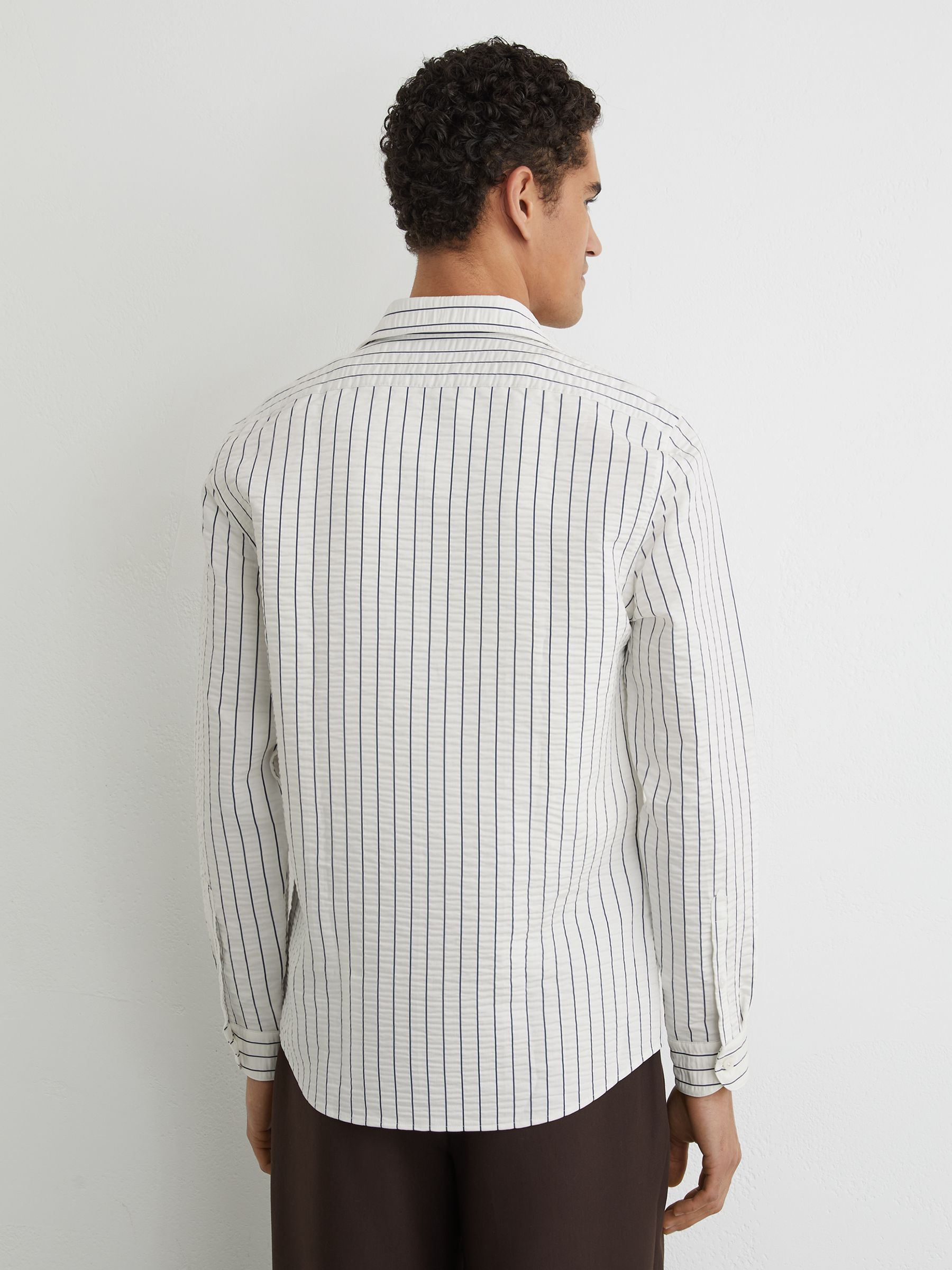 Modal-Blend Seersucker Pinstripe Shirt Regular-Fit in White/Blue - Image 5 of 7