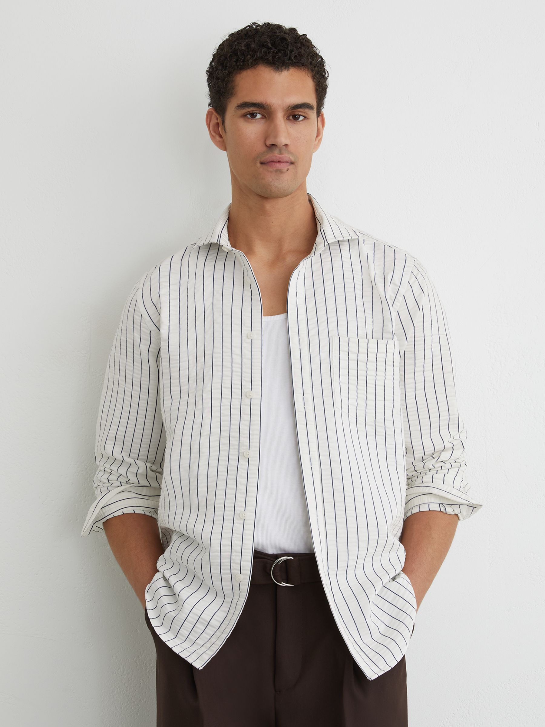 Modal-Blend Seersucker Pinstripe Shirt Regular-Fit in White/Blue - Image 6 of 7