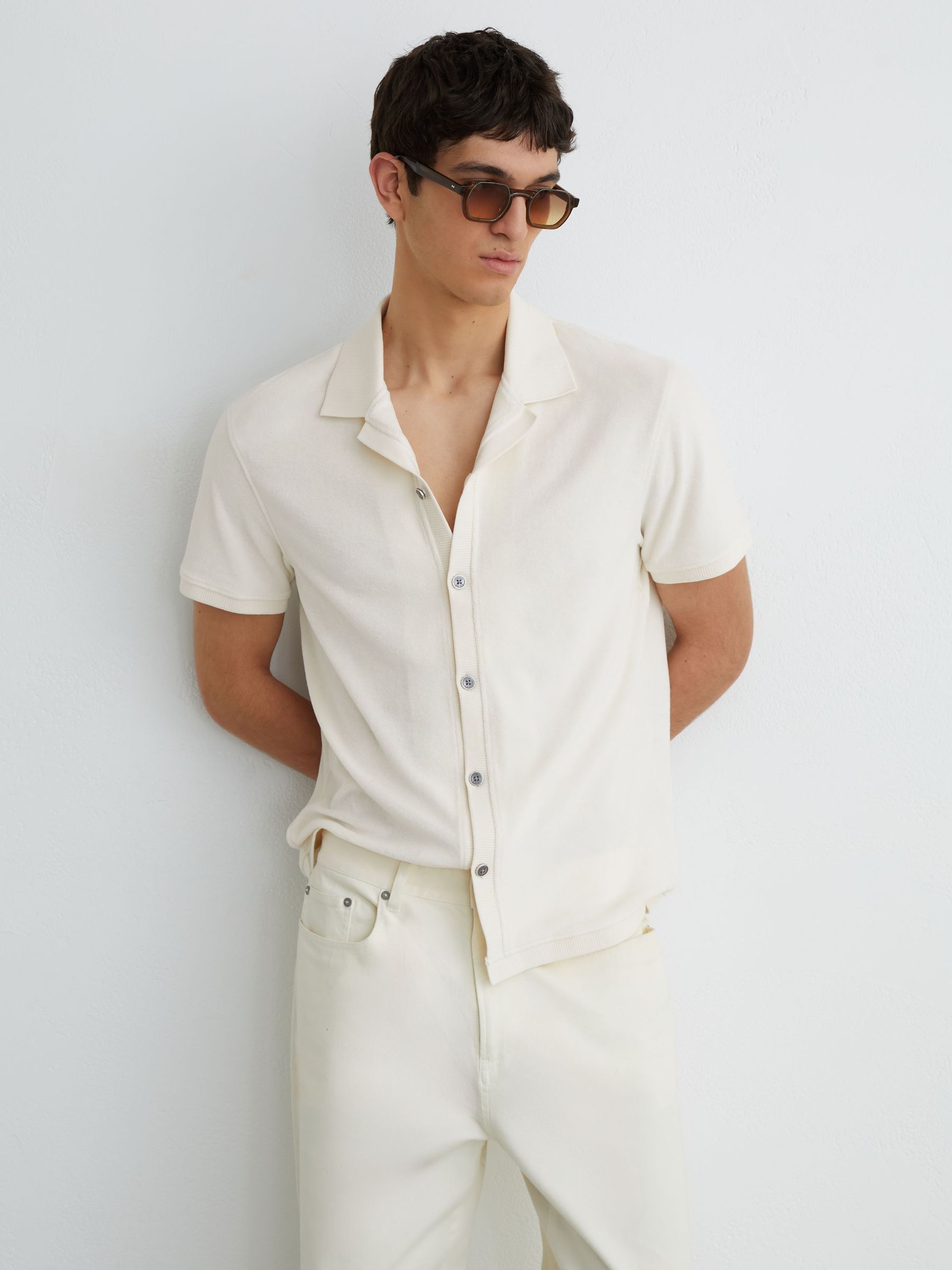 Towelling Short-Sleeve Shirt in White - Image 3 of 5