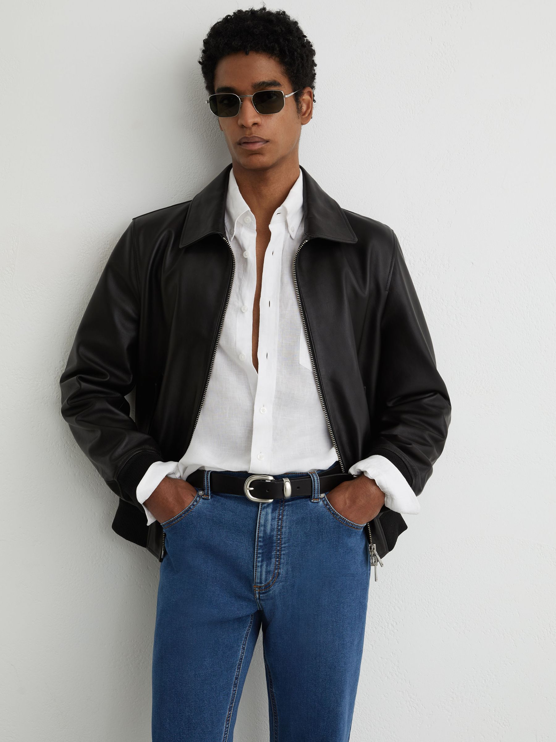 Soft-Stretch Straight-Leg Jeans in Dark Rinsed Blue Wash - Image 5 of 7