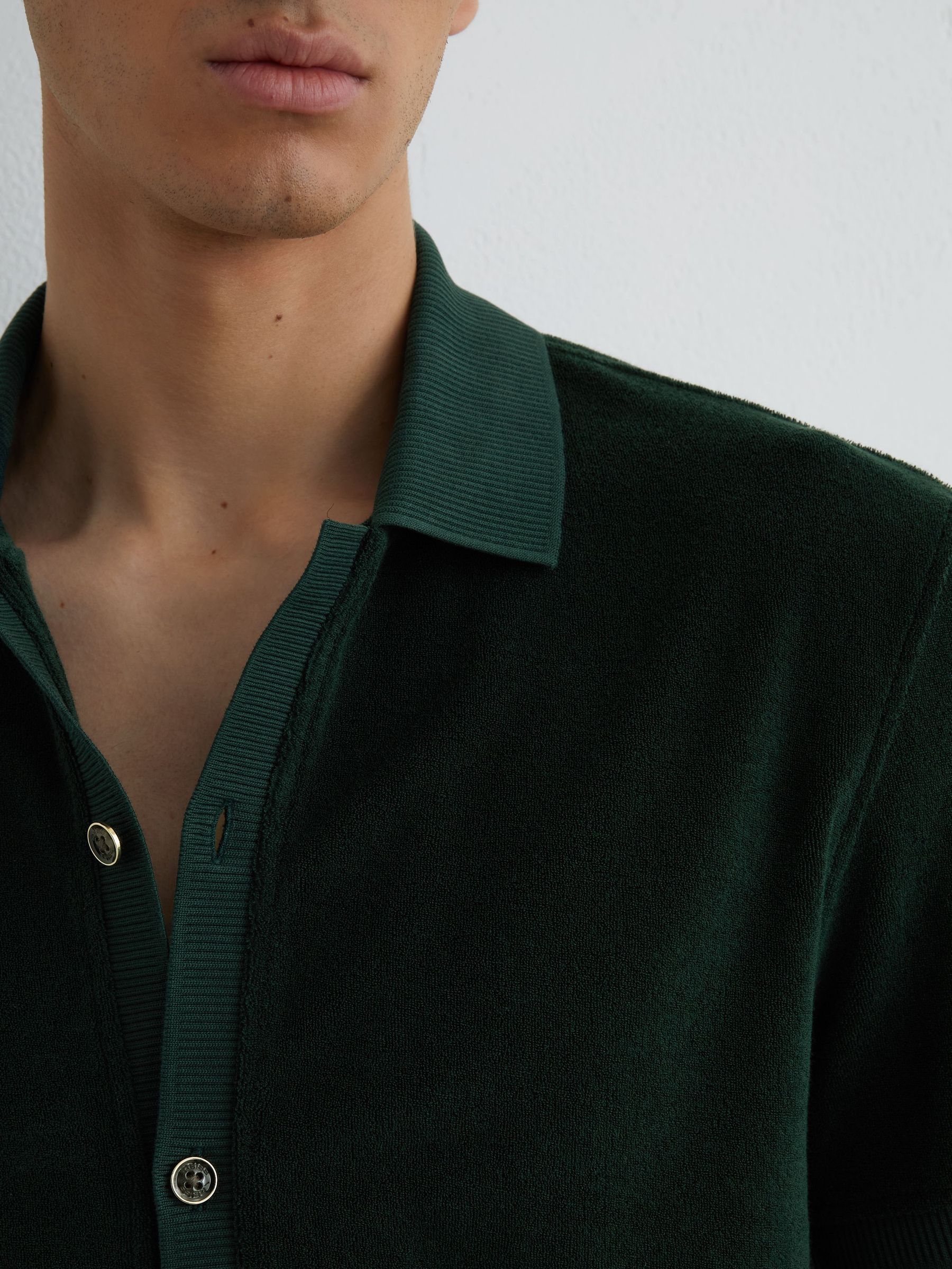 Towelling Short-Sleeve Shirt in Forest Green - Image 3 of 6