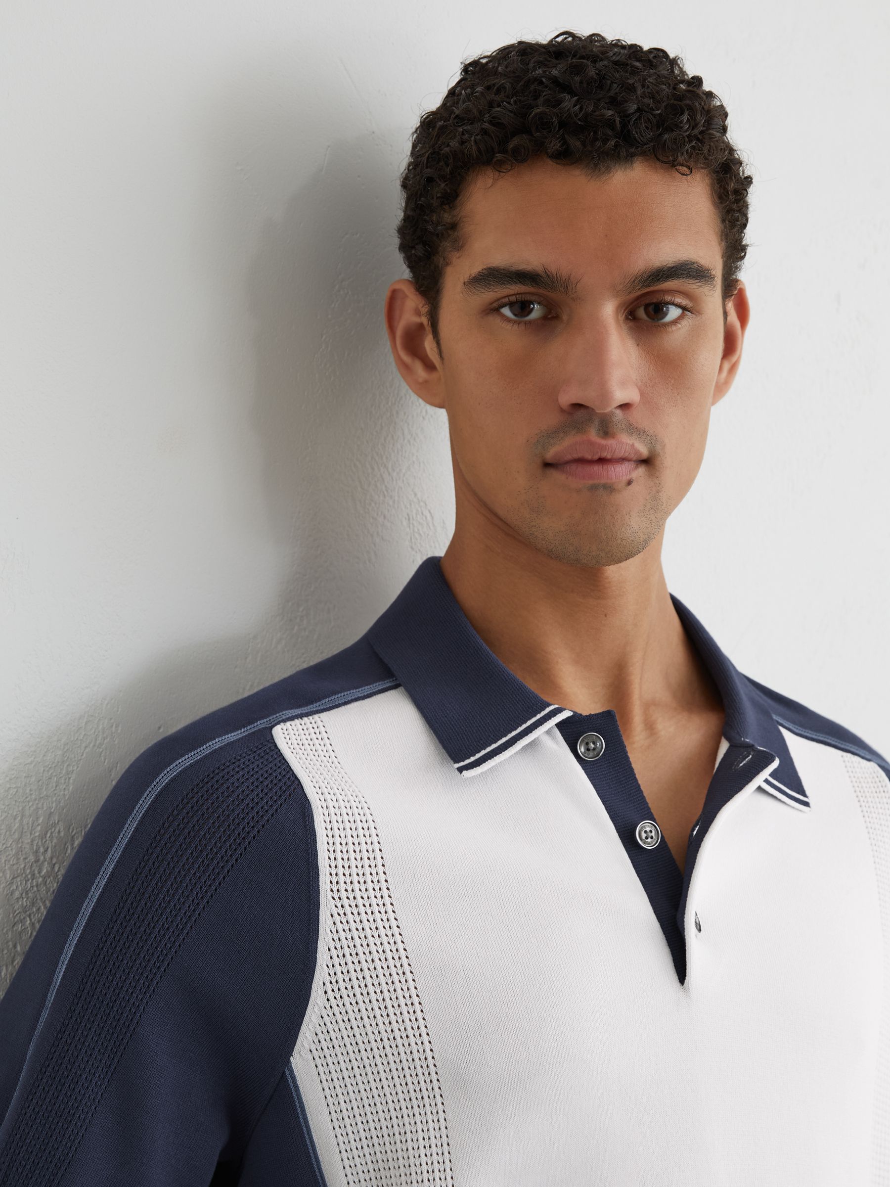 Colour-Block Knitted Polo Shirt in White/Airforce Blue - Image 4 of 6