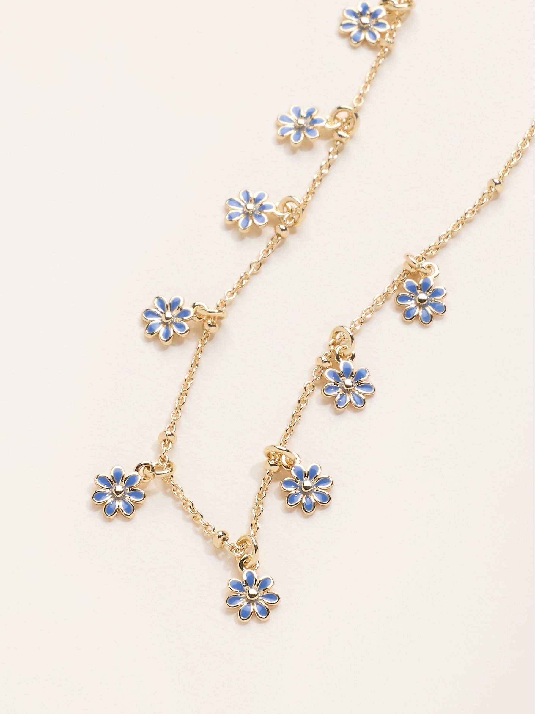 Gold Tone Daisy Chain Necklace - Image 3 of 3 Gold Tone Daisy Chain Necklace - Image 3 of 3