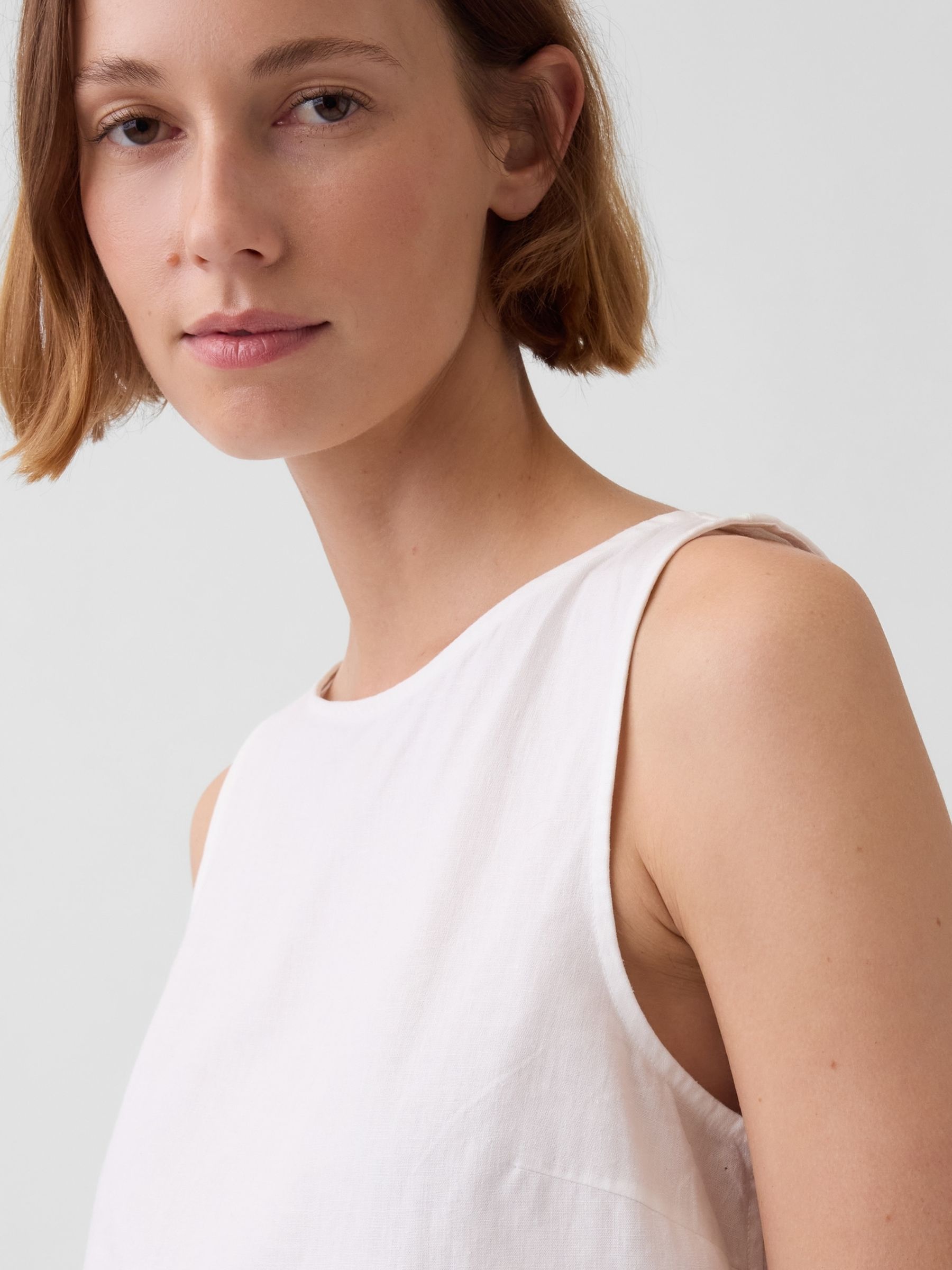 White Linen-Blend Crop Shell Vest - Image 3 of 3