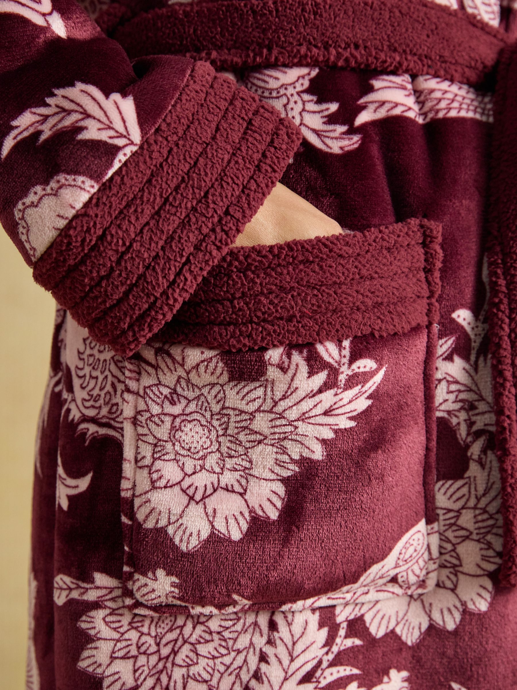 Matilda Port & Pink Floral Fleece Dressing Gown - Image 4 of 8