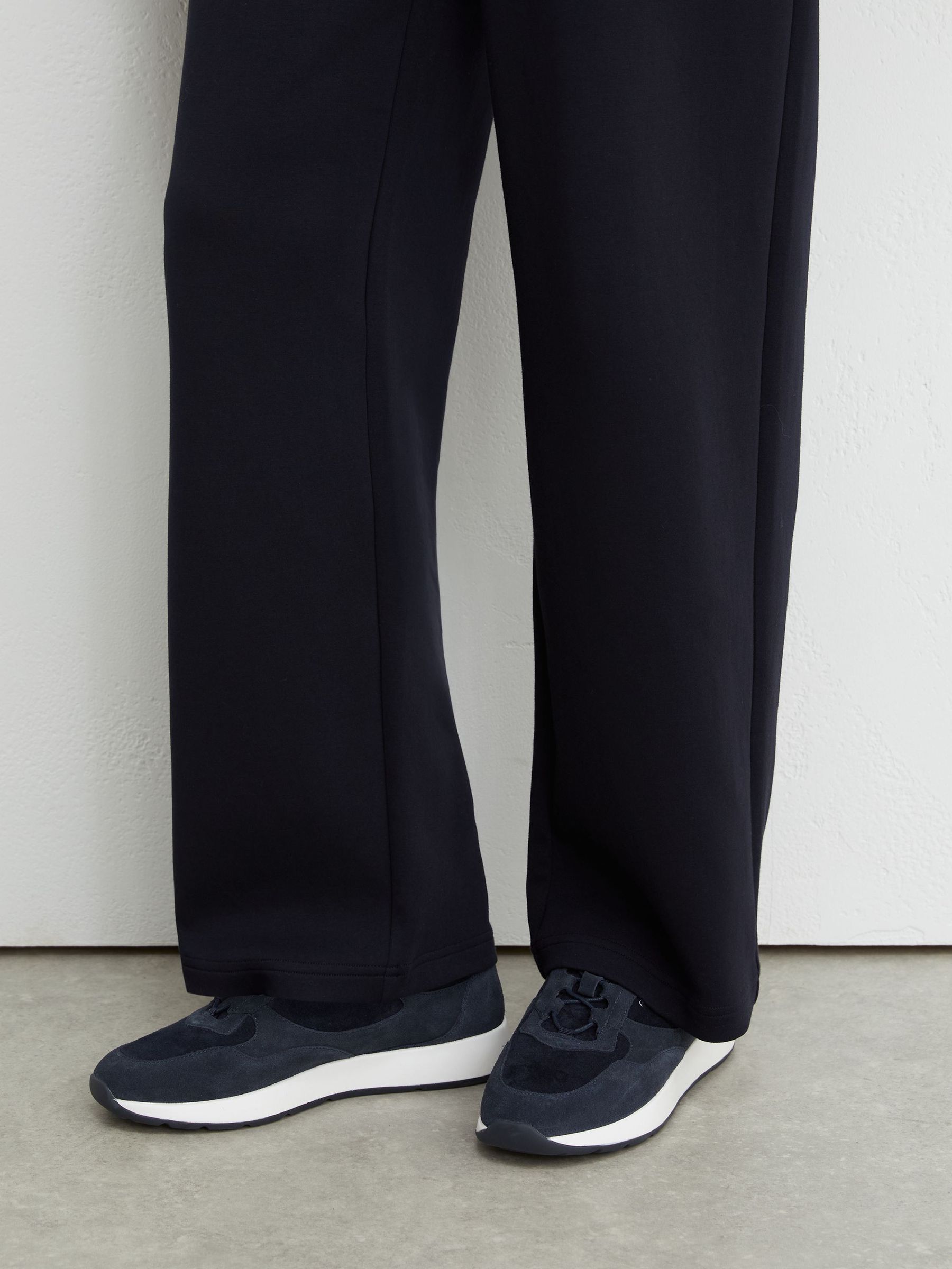 Suede Lightweight Runner Trainers in Dark Navy - Image 4 de 6